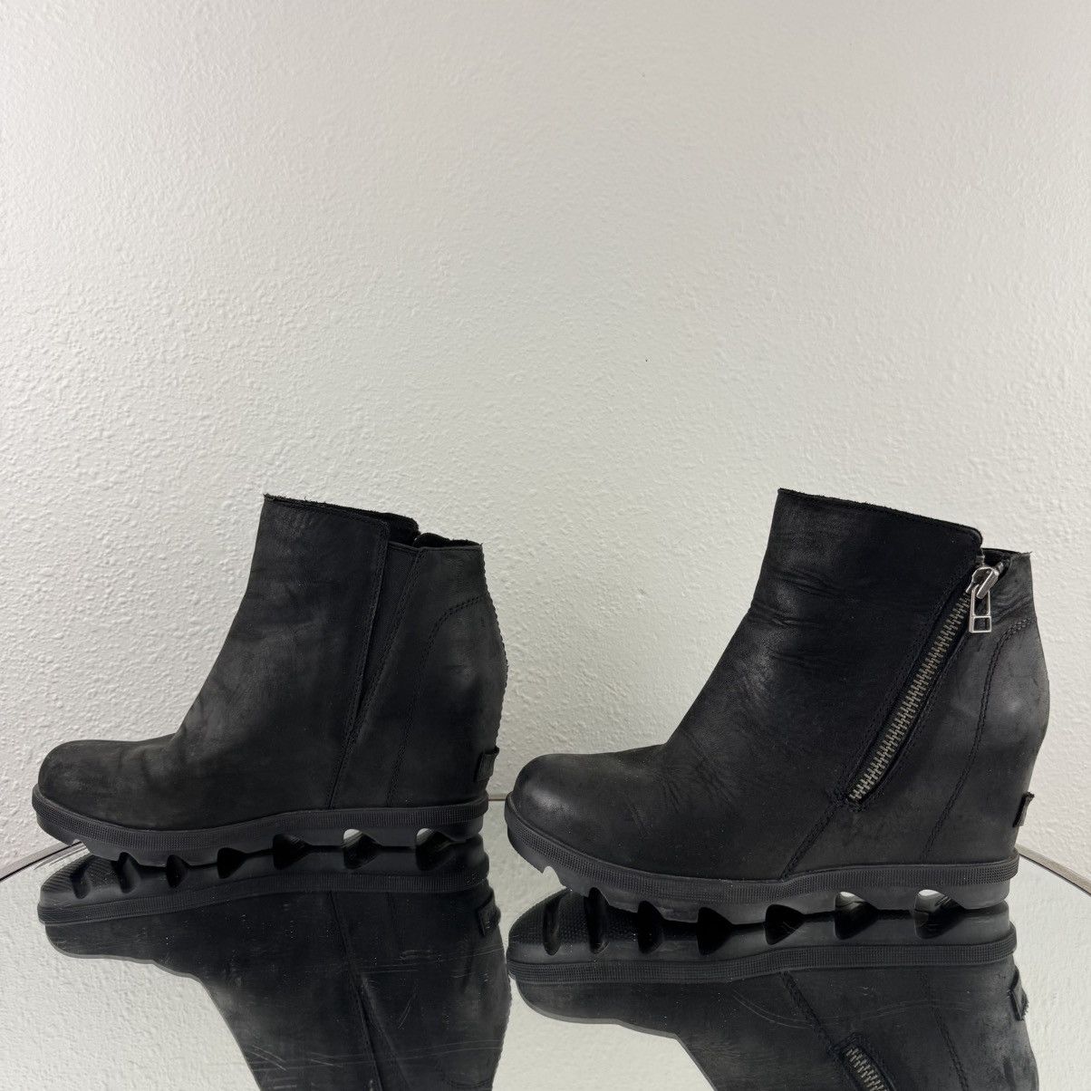 SOREL SOREL Black Leather Joan of Arctic Wedge II Zip Ankle Bootie Size US 8 / IT 38 - 8 Thumbnail