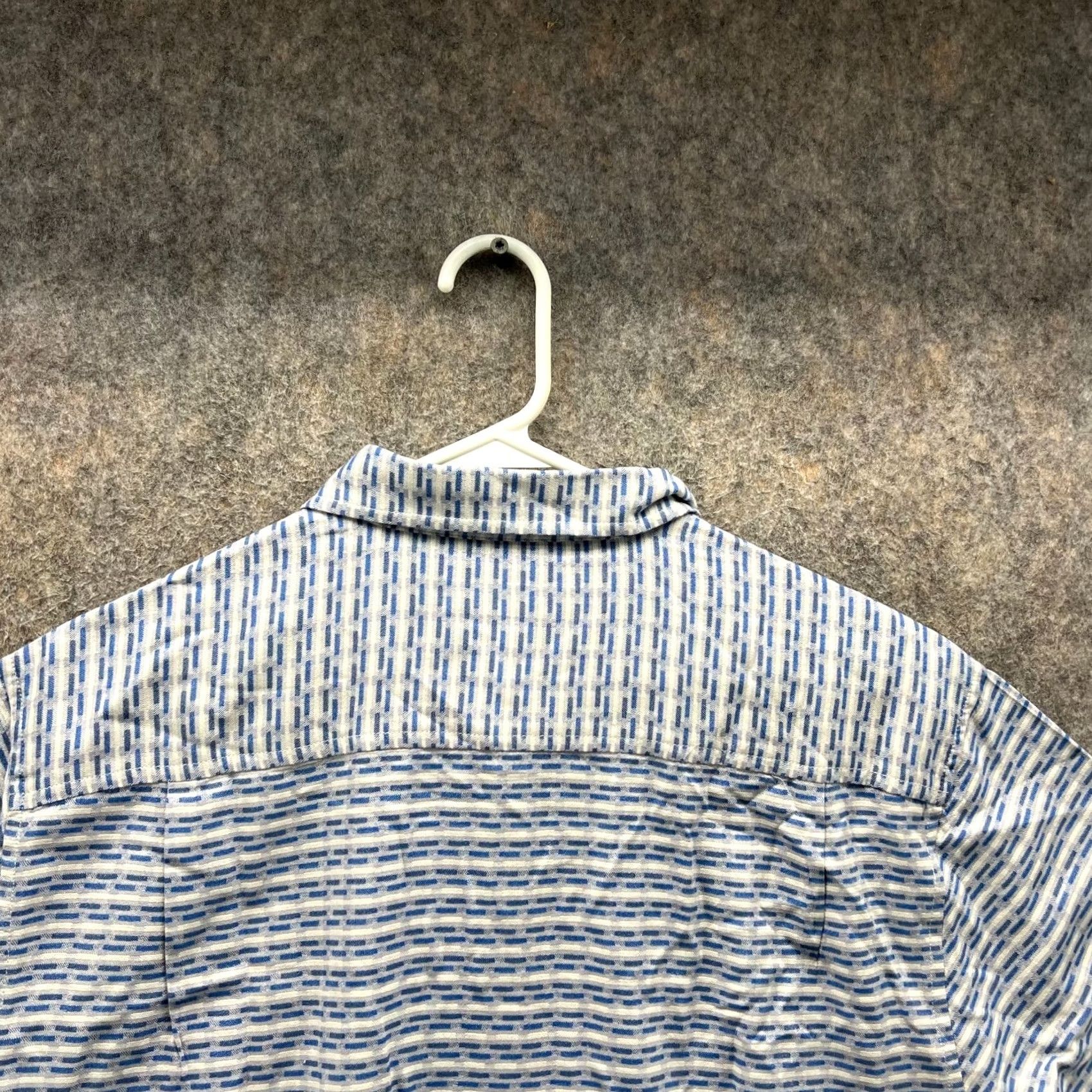 Tommy Bahama Tommy Bahama Shirt Men Large Striped Blue Silk Button-Up Short Sleeve Casual/Business/Formal/Party/Cocktail/Wedding Size US L / EU 52-54 / 3 - 3 Thumbnail