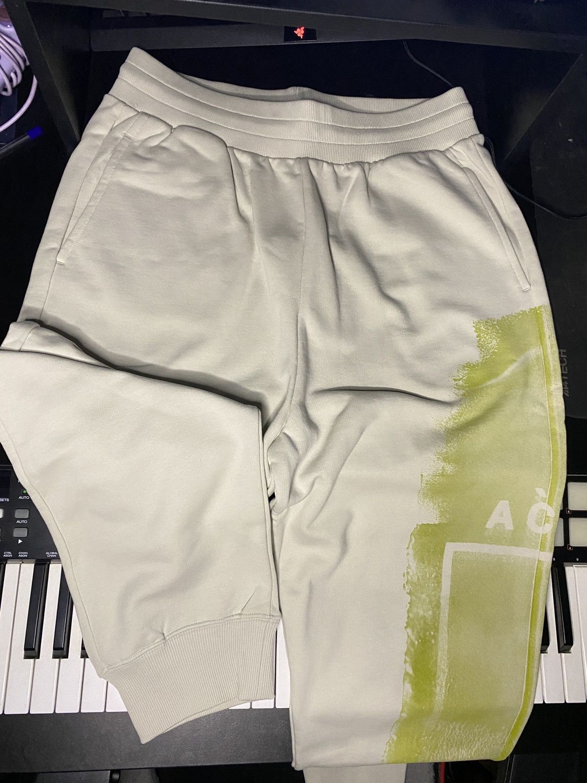 A-COLD-WALL* A-Cold-Wall Bone Collage Sweatpants Size US 34 / EU 50 - 8 Thumbnail