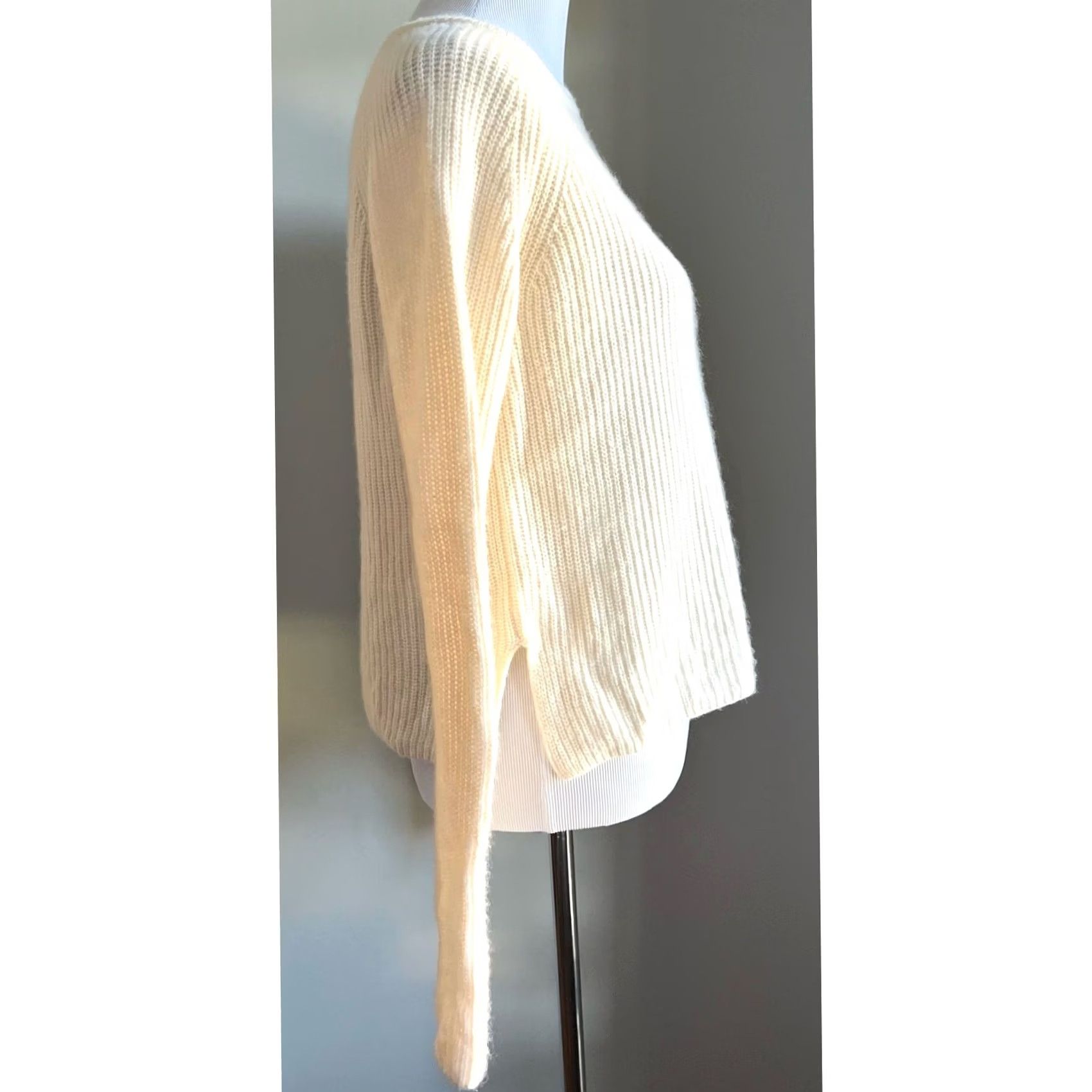Vintage Leo & Sage Women’s Sweater Pullover Side Slits Ivory Cream Sz S Knit Pullover Womens Sweater, Cream, Long Sleeve, 20" Chest Width, 22" Length Size S / US 4 / IT 40 - 5 Thumbnail