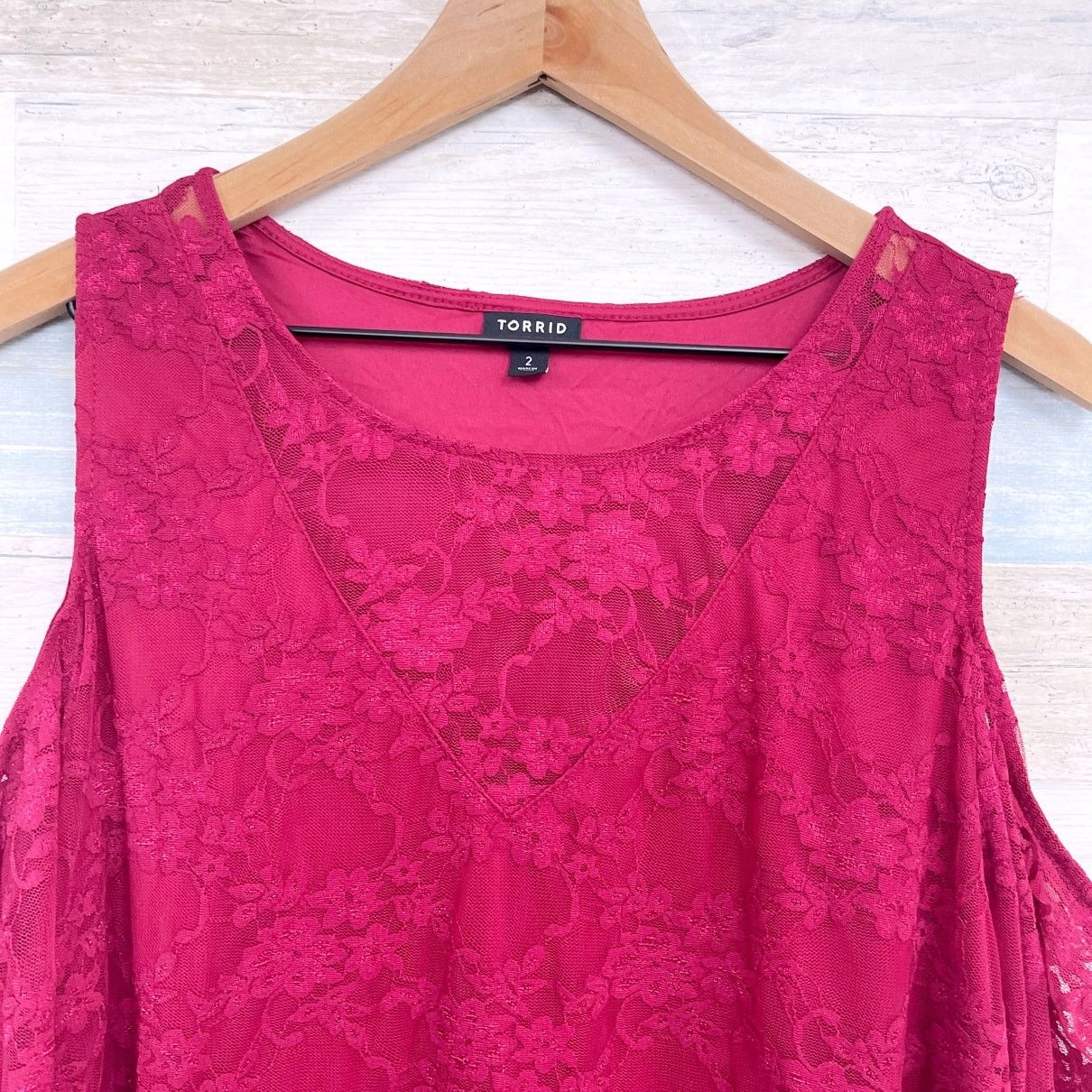 Other Torrid Lace Cold Shoulder Top Red Illusion Neck Sleeves 2X Size XXL / US 16-18 / IT 52-54 - 2 Thumbnail