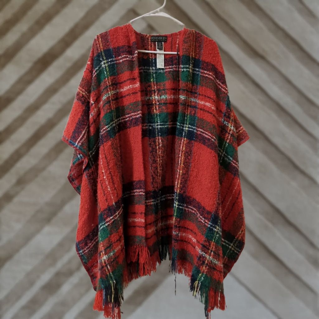 Forever 21 FOREVER 21 Poncho Shirt? Wait, need correct. Actual: "FOREVER 21 Plus Size Sweater Wrap Poncho Fringed Cardigan ONE SIZE" Size ONE SIZE - 1 Thumbnail