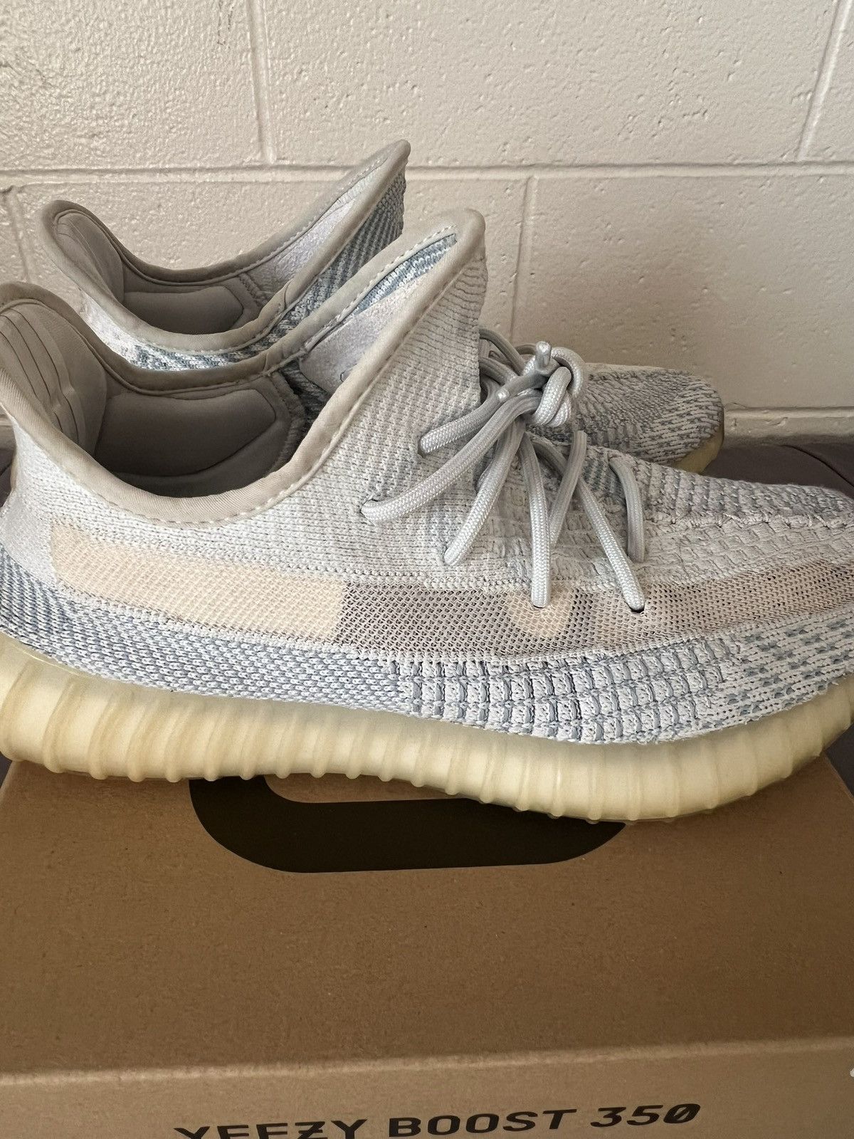 Vintage × Yeezy Yeezy 350 Cloud White Size 10 Size US 10 / EU 43 - 2 Thumbnail