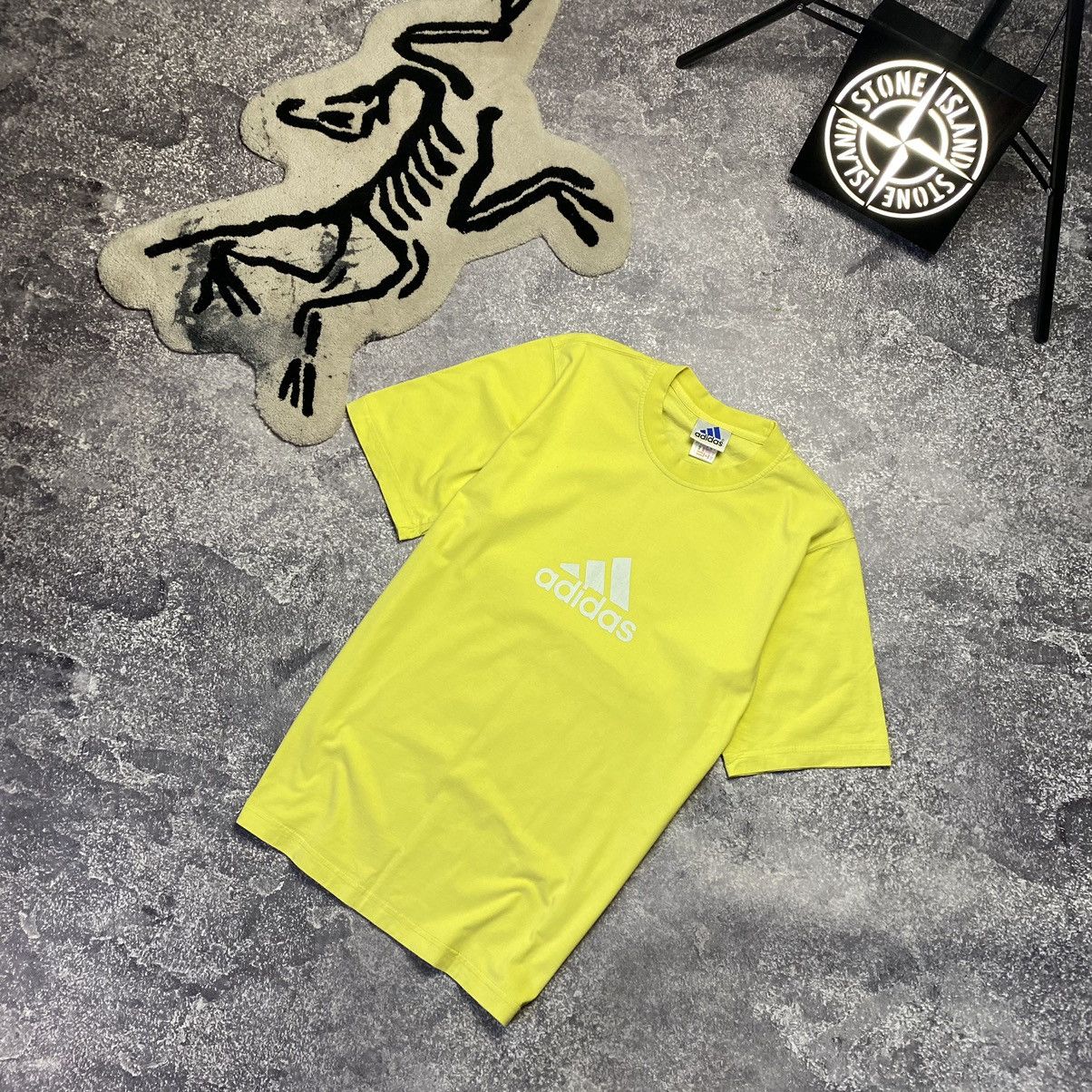Adidas × Vintage Vintage Adidas Big Centre Logo 90’s Streetwear tee Size US S / EU 44-46 / 1 - 1 Thumbnail