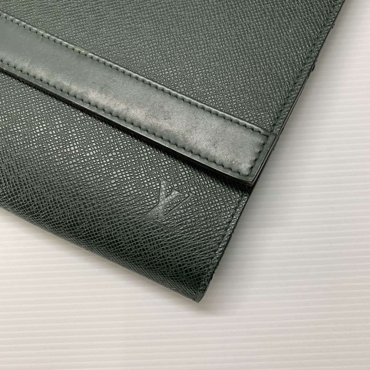 Louis Vuitton Louis Vuitton Taiga Document Clutch Bag Size ONE SIZE - 5 Thumbnail