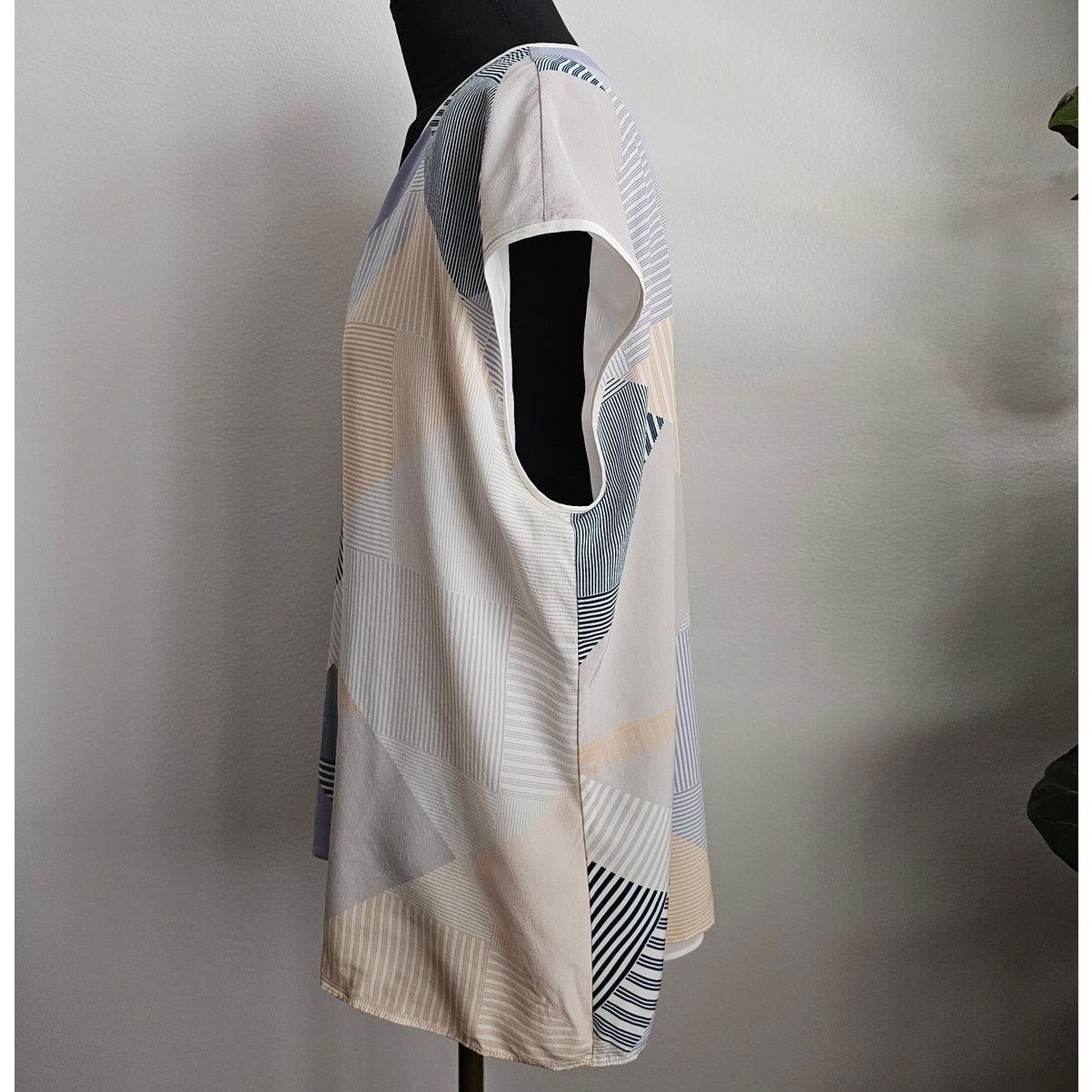 Lafayette 148 EUC Lafayette 148 Striped Sleeveless Silk Blouse Top XL Size XL / US 12-14 / IT 48-50 - 4 Thumbnail