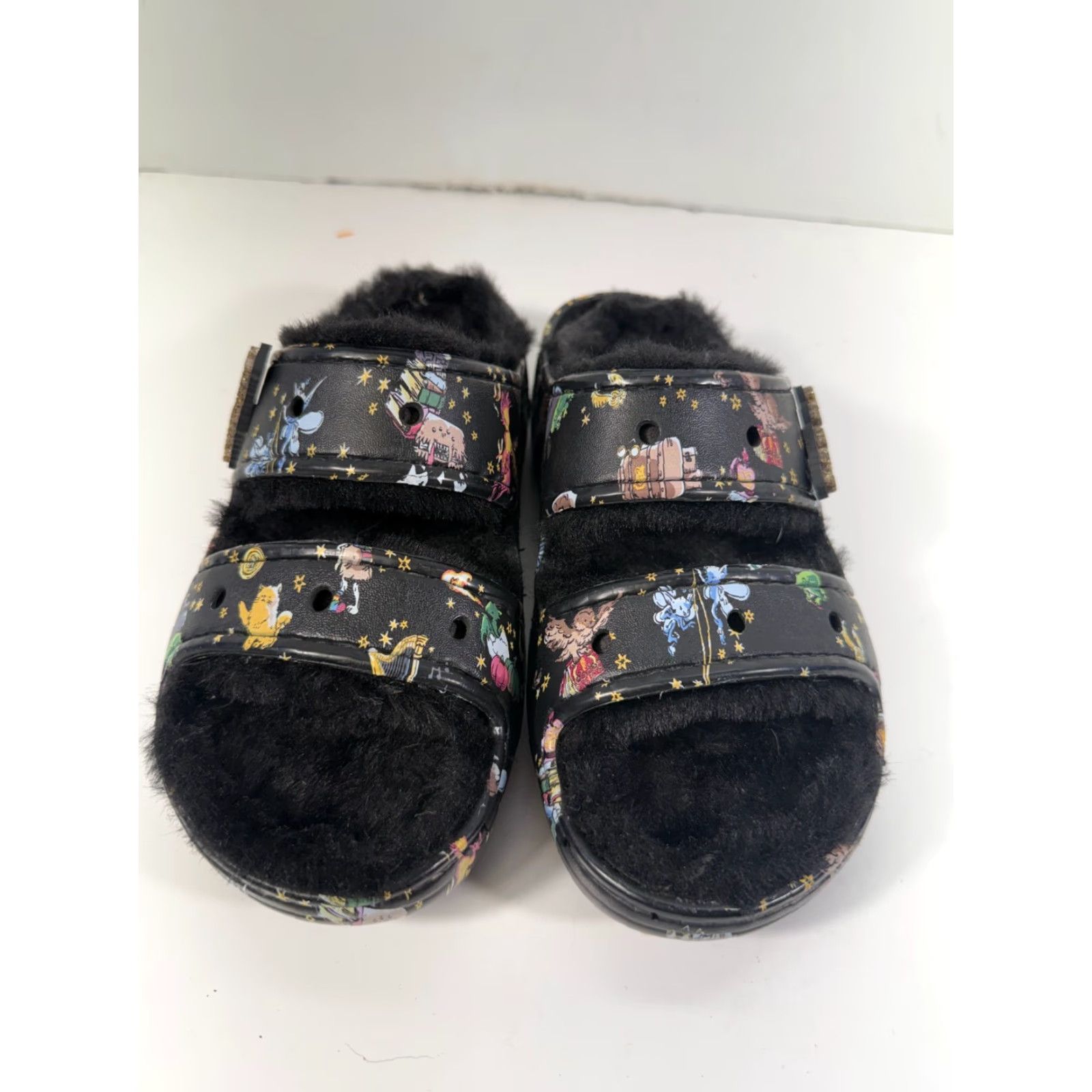 Crocs VINTAGE Crocs Vera Bradley Harry Potter Sandals Womens 6 Black Fur Lined Wizarding World Cozzzzy Classic Slides Mens? Womens Size US 6 / IT 36 - 3 Thumbnail
