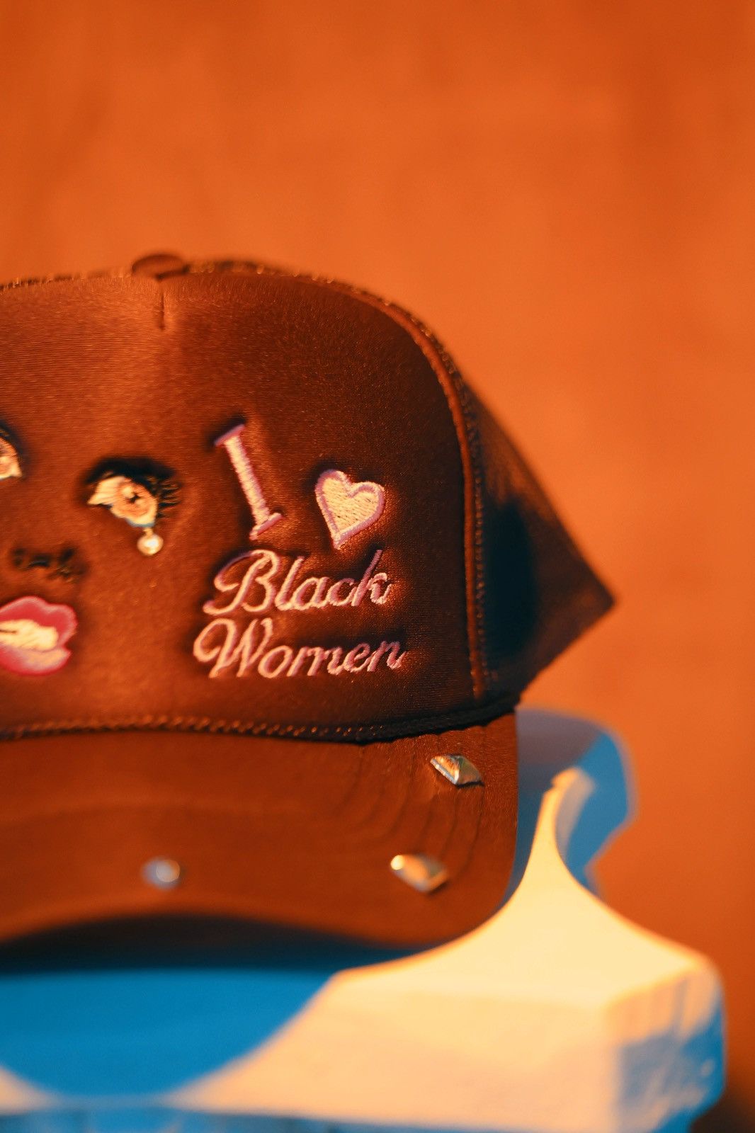 Vintage CLT “ I <3 black women” trucker hat GLOW TEXT Size ONE SIZE - 6 Thumbnail
