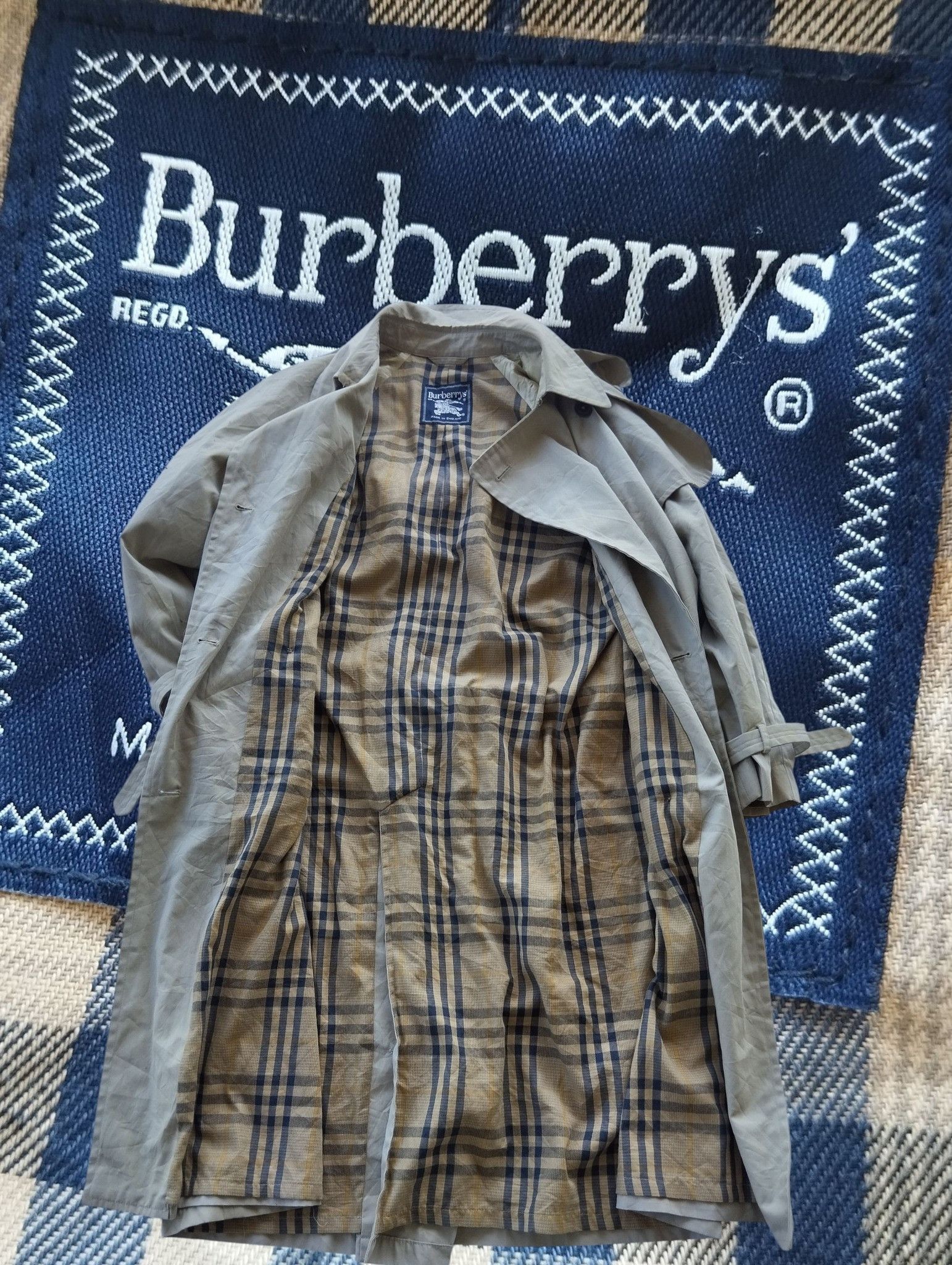 Burberry Burberry Classic Trench Coat Beige with Check Collar XXL Size US M / EU 48-50 / 2 - 1 Thumbnail