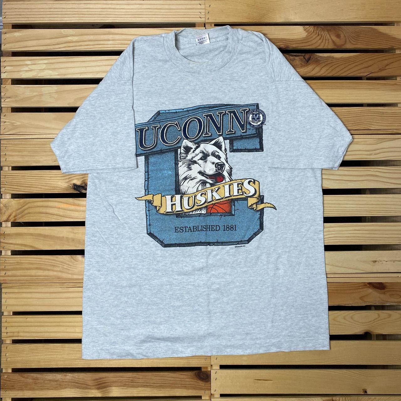 Fruit Of The Loom Vintage UCONN University of Connecticut Gray Tee Size Large Size US L / EU 52-54 / 3 - 1 Thumbnail
