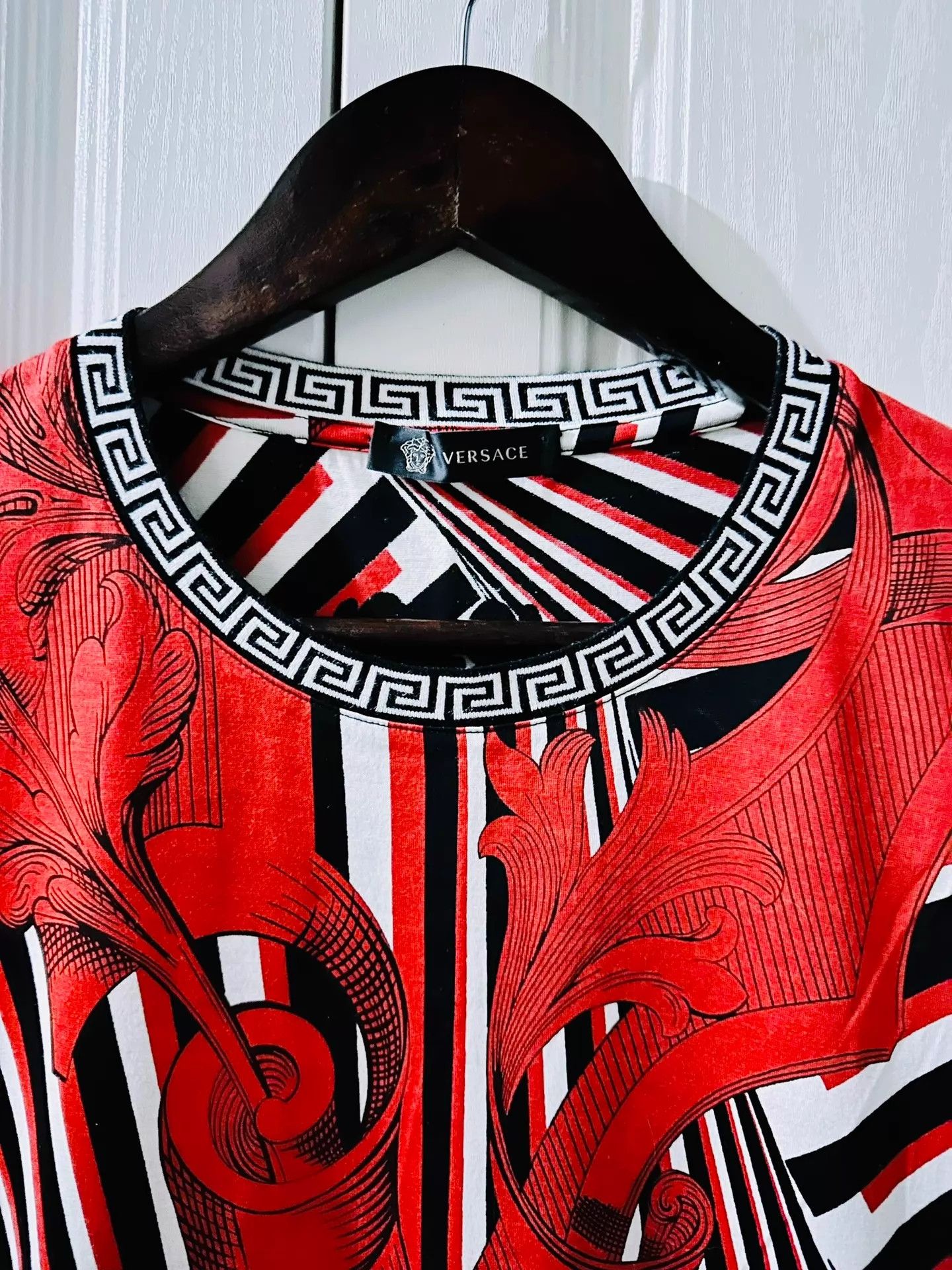 Versace Versace Main Red Black Gold Baroque Graffiti Runway Tee 2XL Size US XXL / EU 58 / 5 - 3 Thumbnail