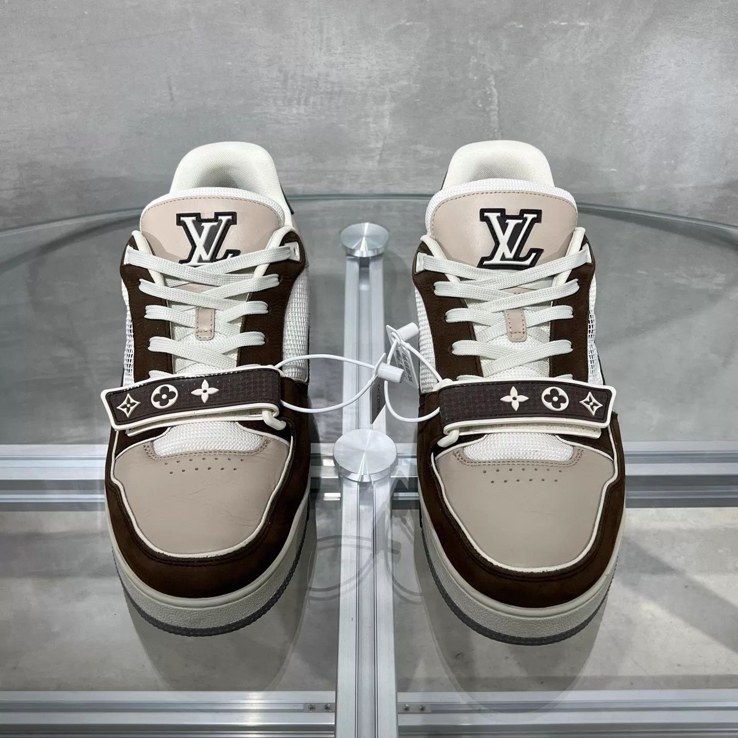 Louis Vuitton Louis Vuitton Trainer Khaki Velcro UK9.5 43.5 Size US 10.5 / EU 43-44 - 1 Thumbnail