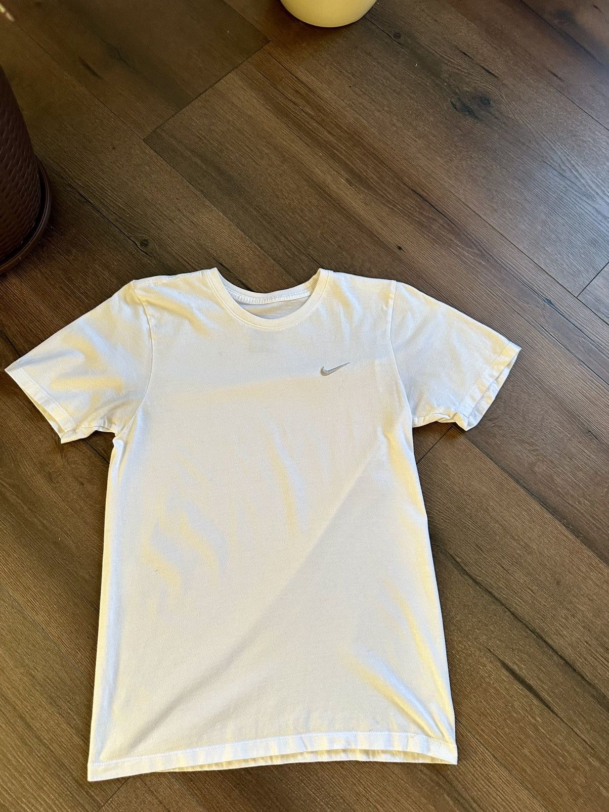 Nike Vintage Nike T-shirt White Swoosh Logo Size US S / EU 44-46 / 1 - 3 Thumbnail