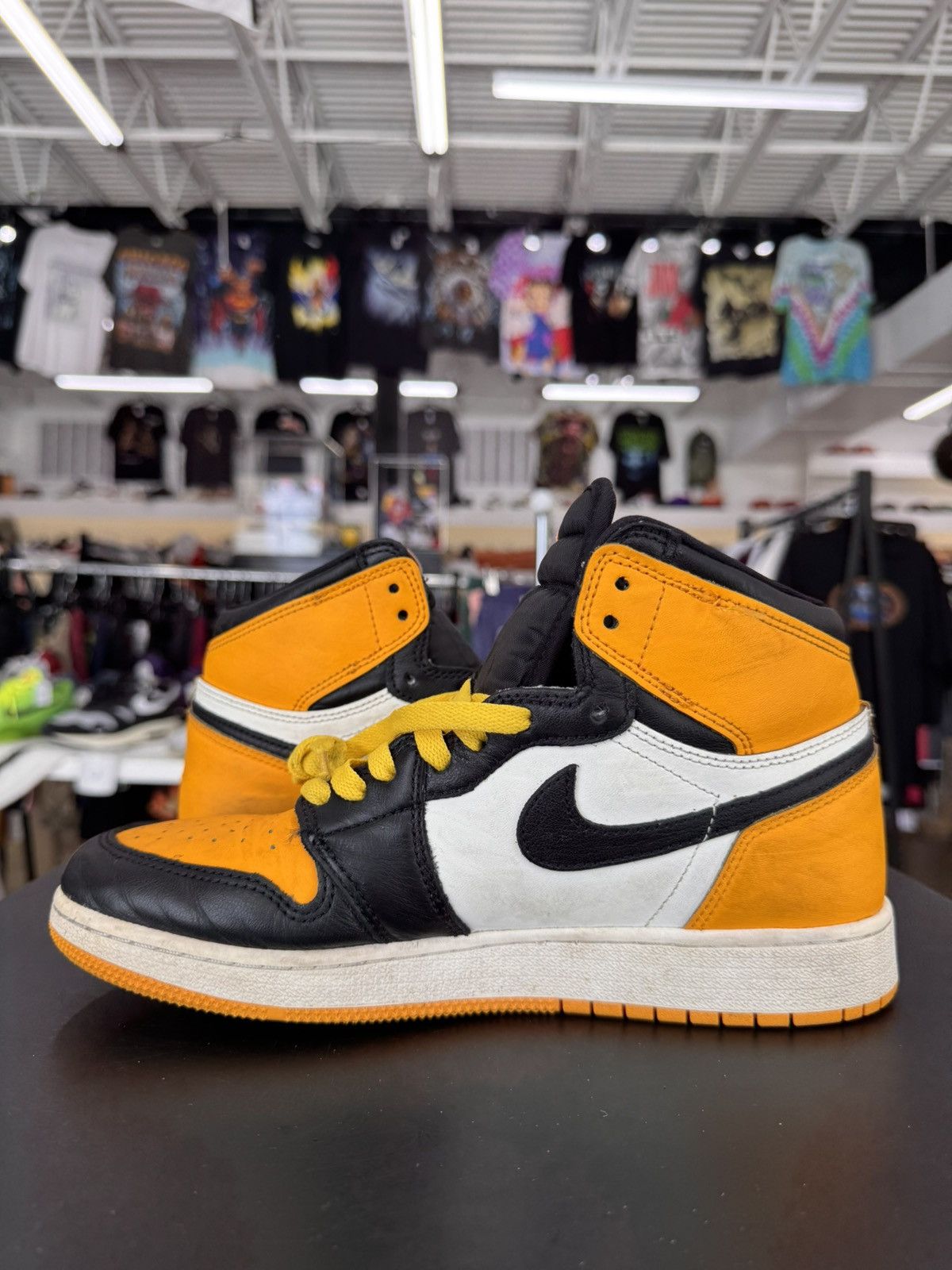 Jordan Brand × Nike Air Jordan 1 Retro High OG Yellow Toe Sz.7Y (2022) Size US 7 / EU 40 - 4 Thumbnail