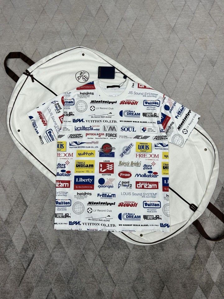 Louis Vuitton Louis Vuitton Multi-Logo Graphic T-Shirt Size S Size US S / EU 44-46 / 1 - 1 Thumbnail