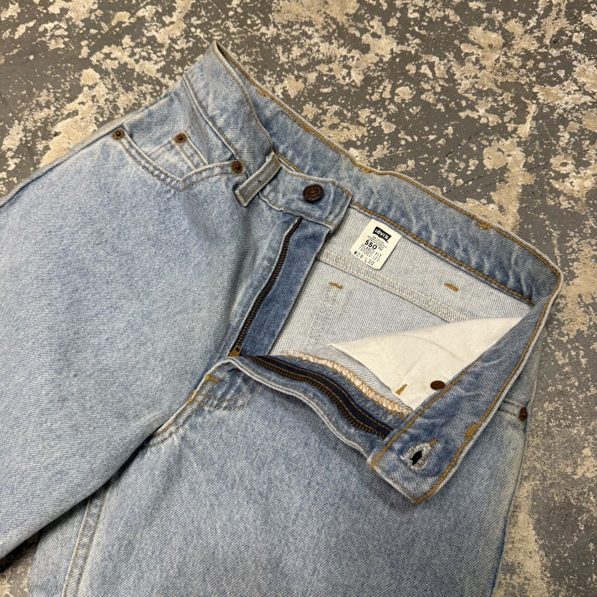 Levi's Vintage Levi’s 550 Light Wash Blue Denim Jeans USA NWOT Size US 27 - 8 Thumbnail