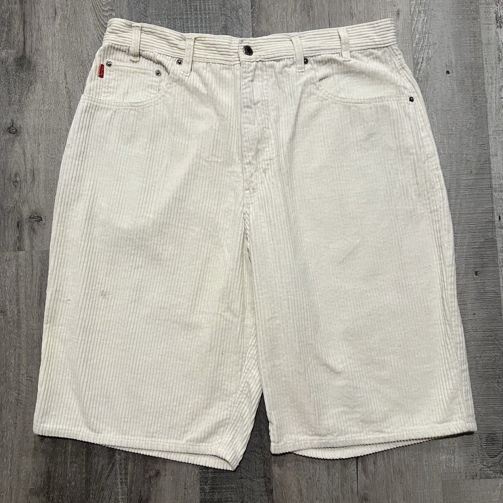 Bugle Boy VTG Bugle Boy Big & Baggy White Corduroy Gold Crest Shorts Size 36" / US 14 / IT 50 - 1 Thumbnail