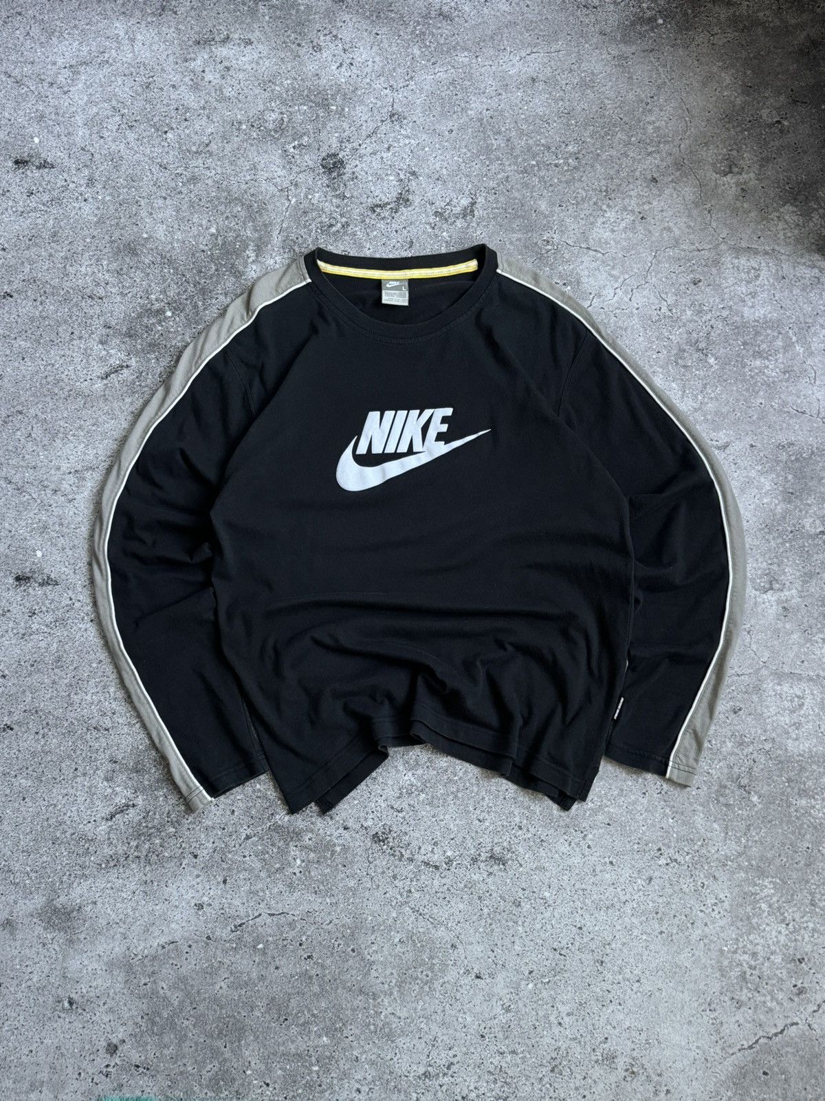 Nike × Vintage Vintage Nike Y2K big logo long sleeve sweatshirt Size US L / EU 52-54 / 3 - 5 Thumbnail