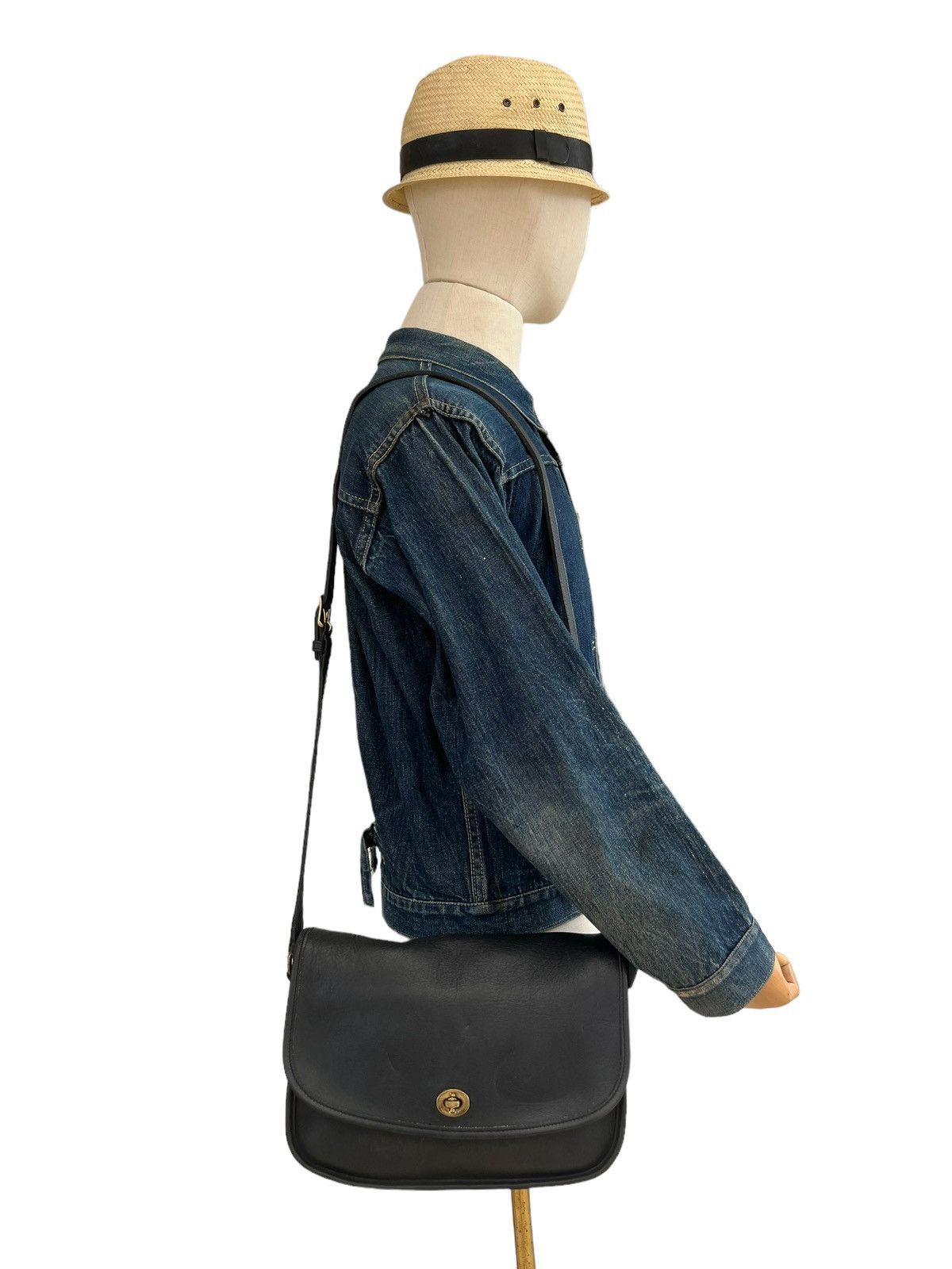 Pre-owned Coach Vintage  Usa Made Patina Cowhide Leather Shoulder Bag In Black