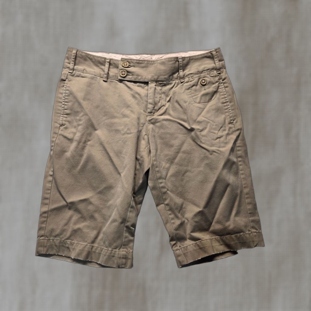 Old Navy Old Navy Beige Khakis Chinos Shorts Women Size 4 Regular 100% Cotton Khaki Comfort Wear Size 27" / US 4 / IT 40 - 1 Thumbnail