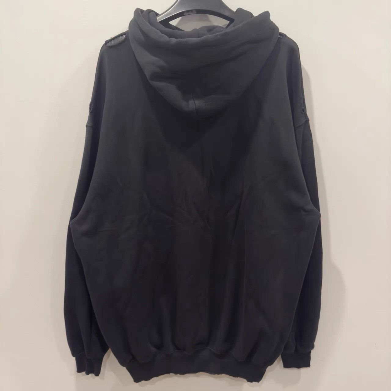 Balenciaga Balenciaga Valentine's Day Heart Distressed Sweatshirt K28 Size US M / EU 48-50 / 2 - 2 Thumbnail