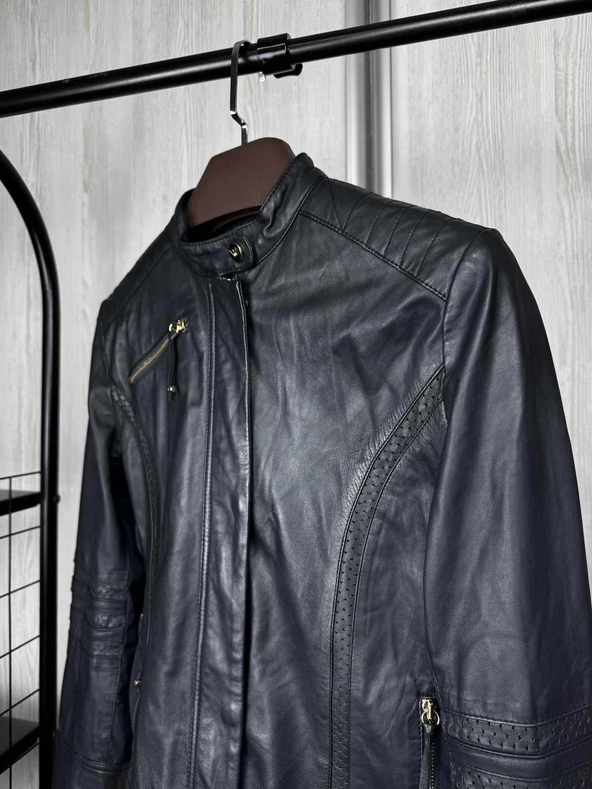 Armani VTG Armani Jeans Ovine Leather Women Motorcycle Biker Jacket Size M / US 6-8 / IT 42-44 - 4 Thumbnail