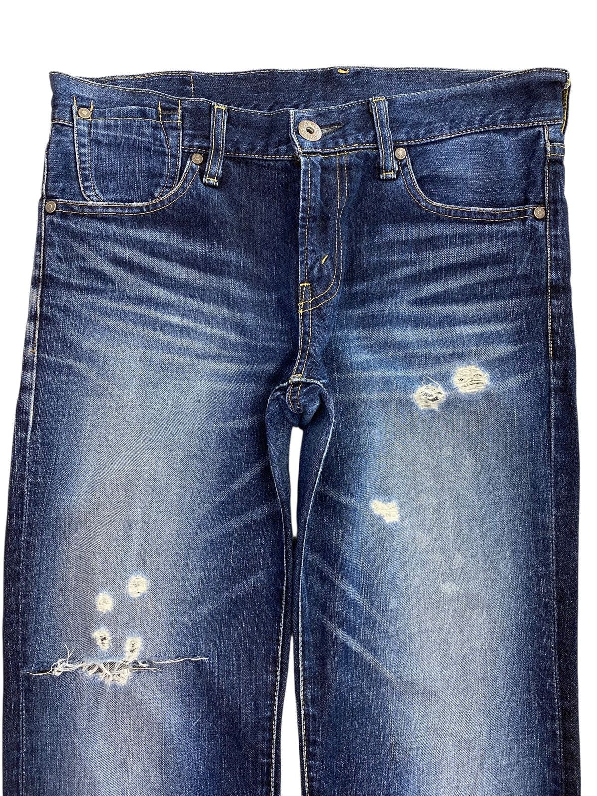 Levi's Levi’s Strauss & Co Faded Blue Wash Style Ripped Jeans Size US 32 / EU 48 - 2 Thumbnail
