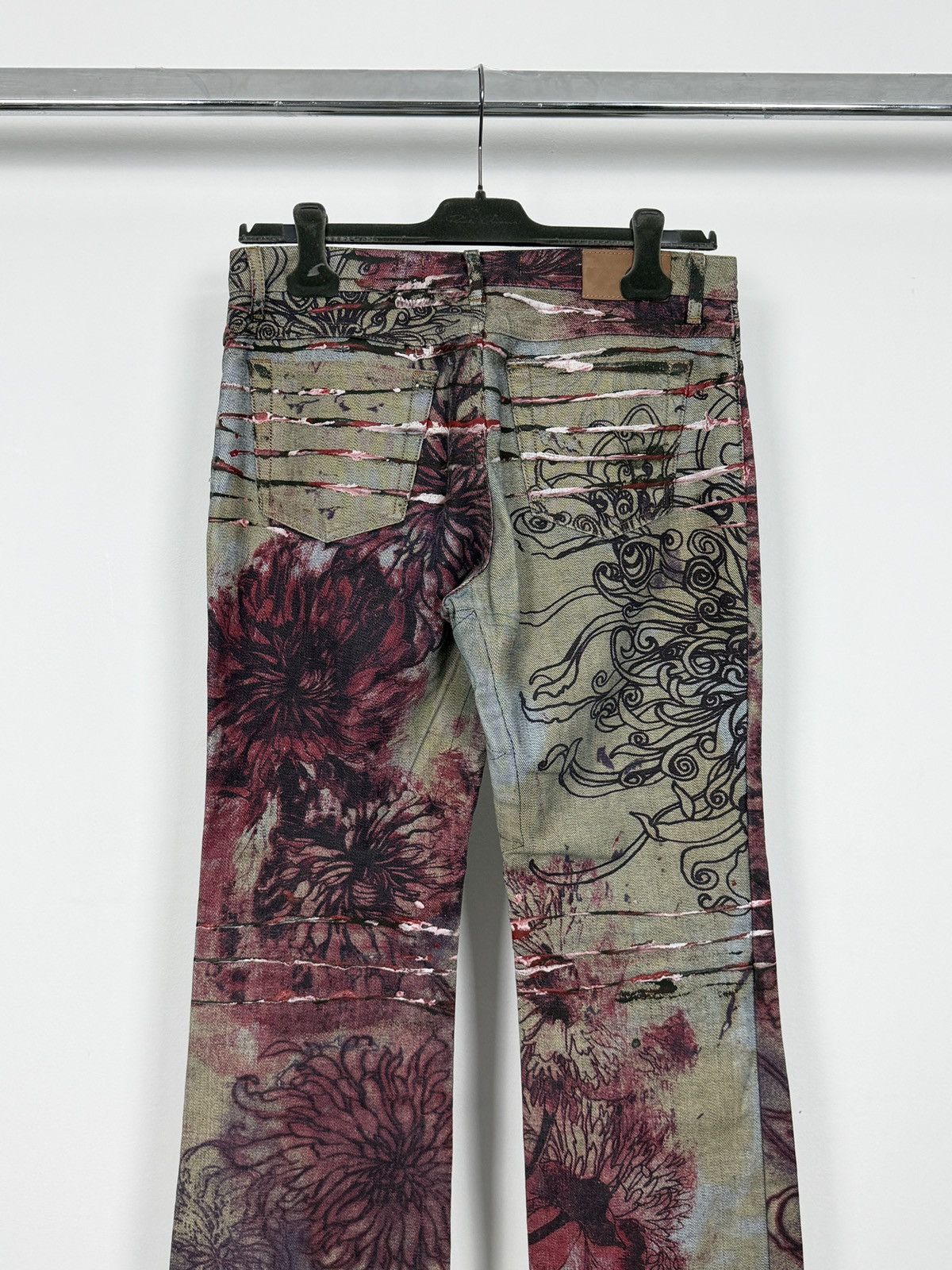 Roberto Cavalli Roberto Cavalli 2000’s Flared Floral Slashed Tattoo Jeans Size 28" / US 6 / IT 42 - 15 Thumbnail