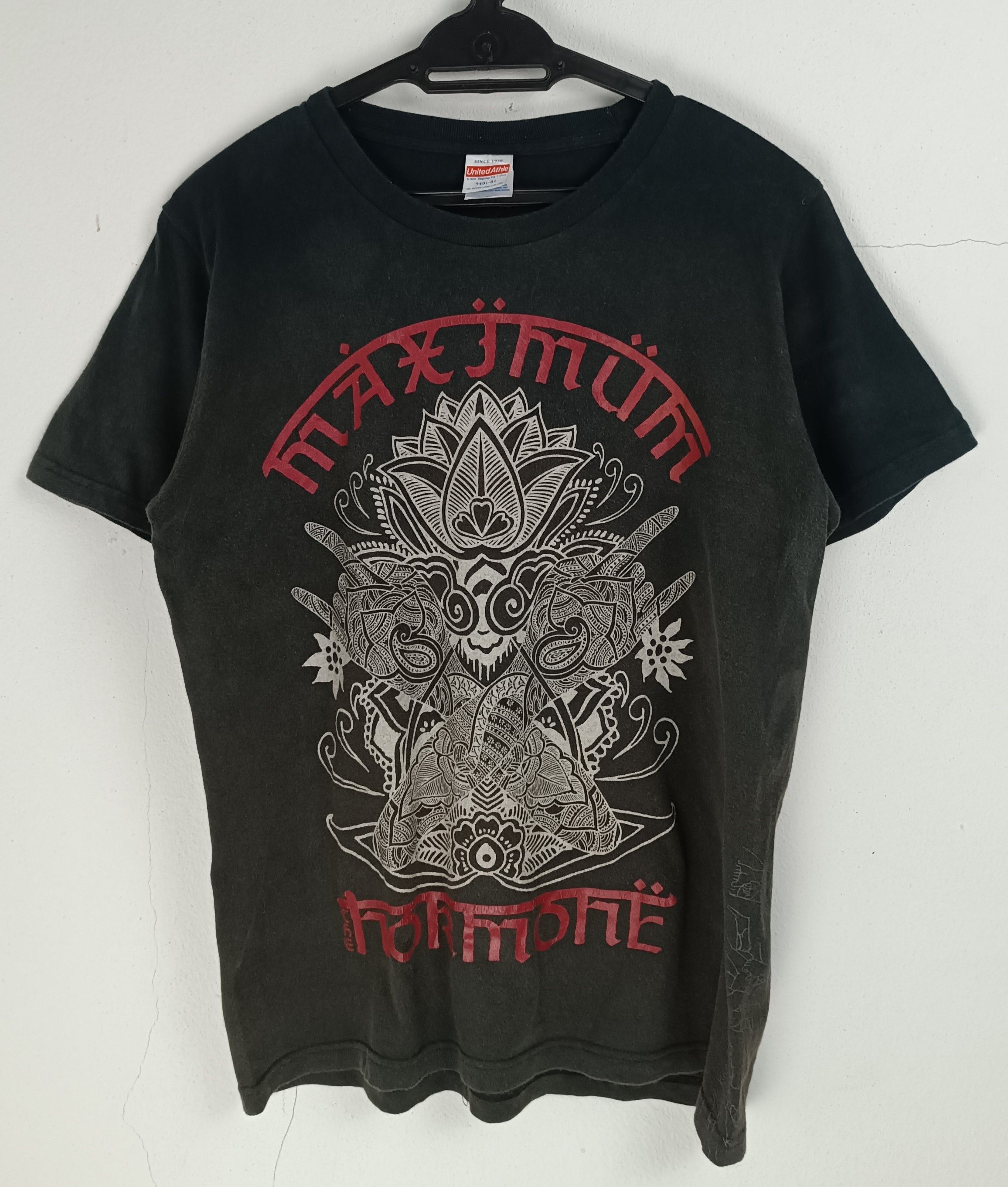 Band Tees VINTAGE Y2K FADED MAXIMUM THE HORMONE TEE babymetal brahman Size US M / EU 48-50 / 2 - 3 Thumbnail