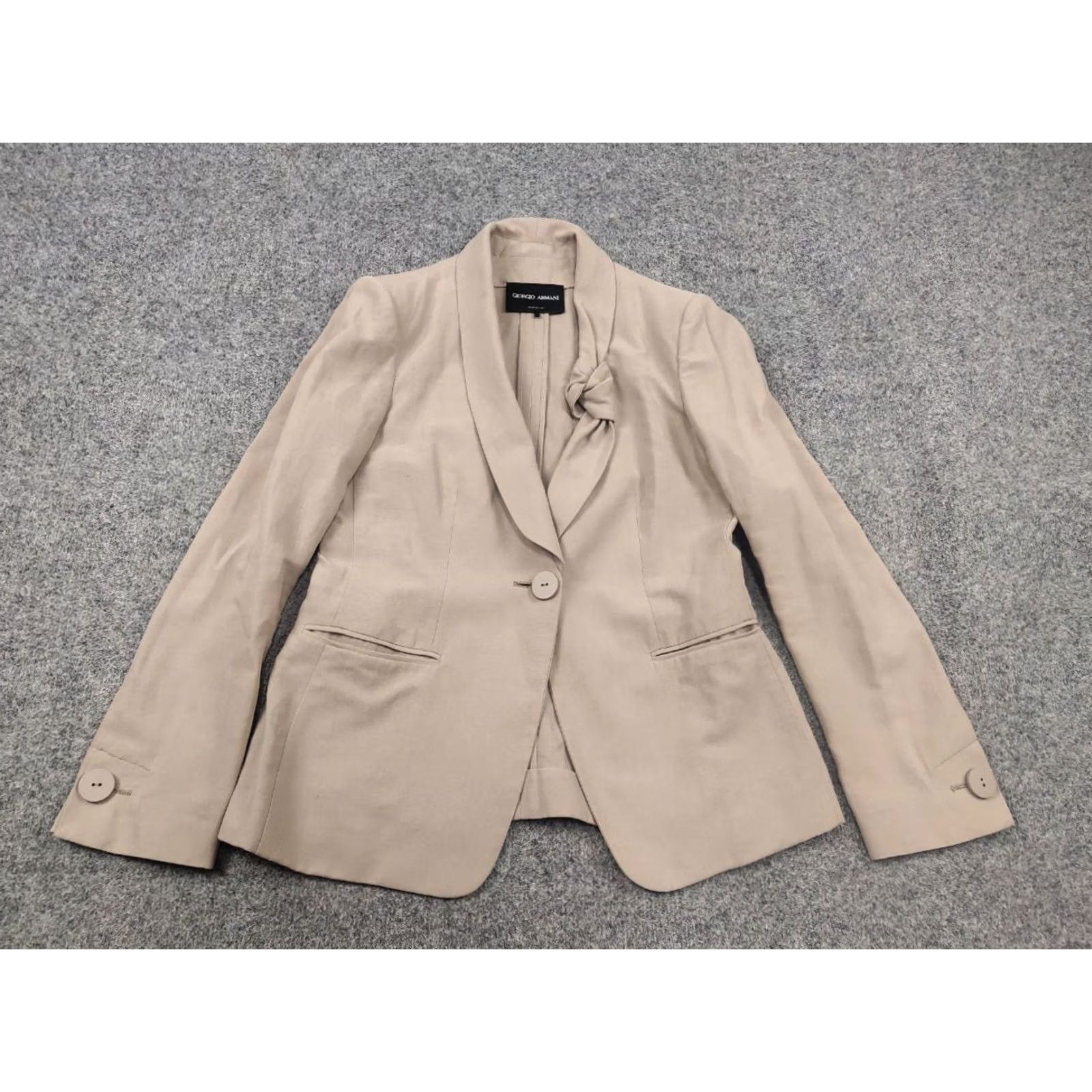 Giorgio Armani Giorgio Armani Blazer Women Knit Linen Beige One-Button Notch Lapel Single-Breasted Linen Blend Designer Jacket Blazer 42 67 cm Length Size M / US 6-8 / IT 42-44 - 6 Thumbnail