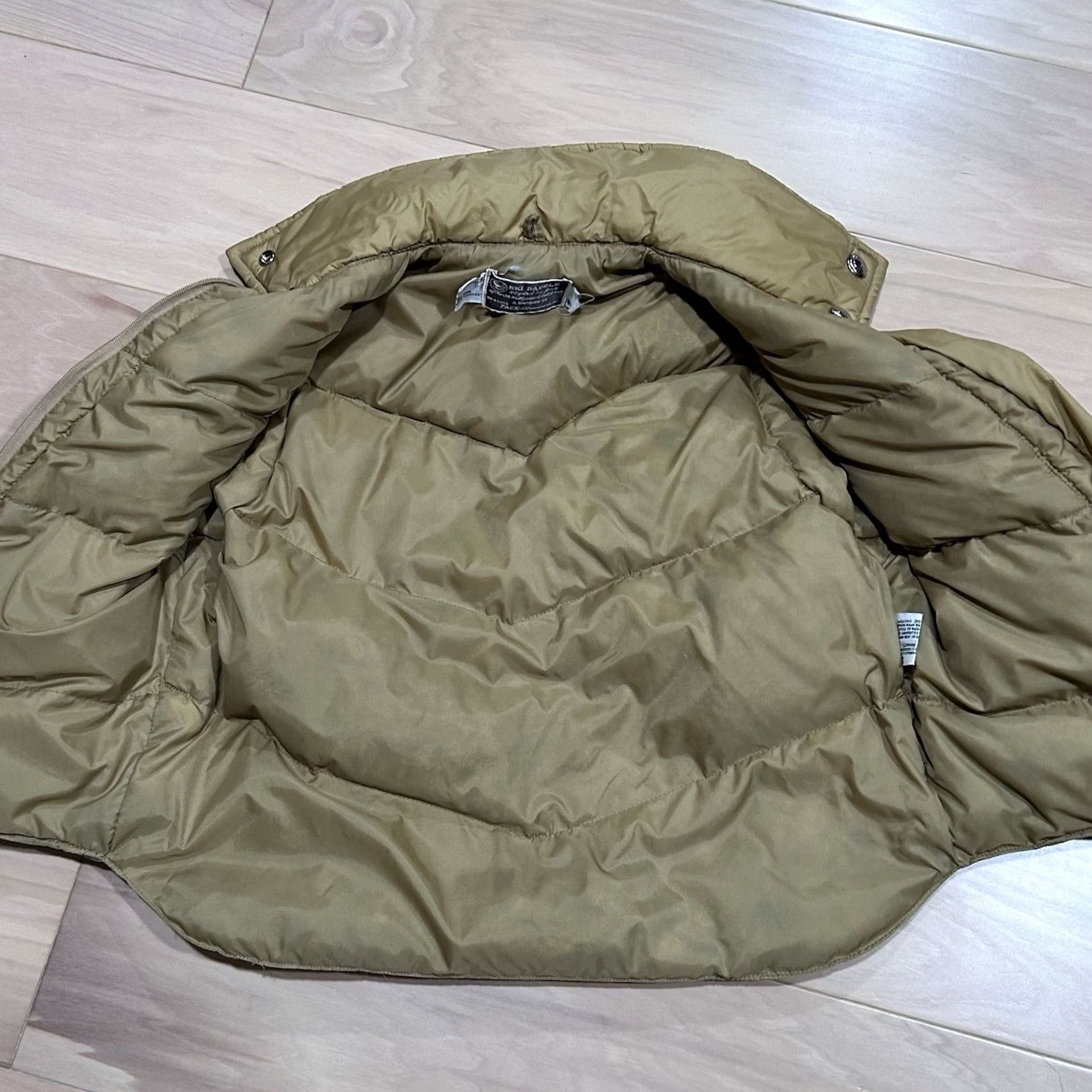 Vintage VINTAGE Ski Daddle Puffer Down Corduroy Vest Men’s M Beige Zip Pockets Solid 90s Skiing Casual Coat/Jacket Short Summer? Size US M / EU 48-50 / 2 - 5 Thumbnail