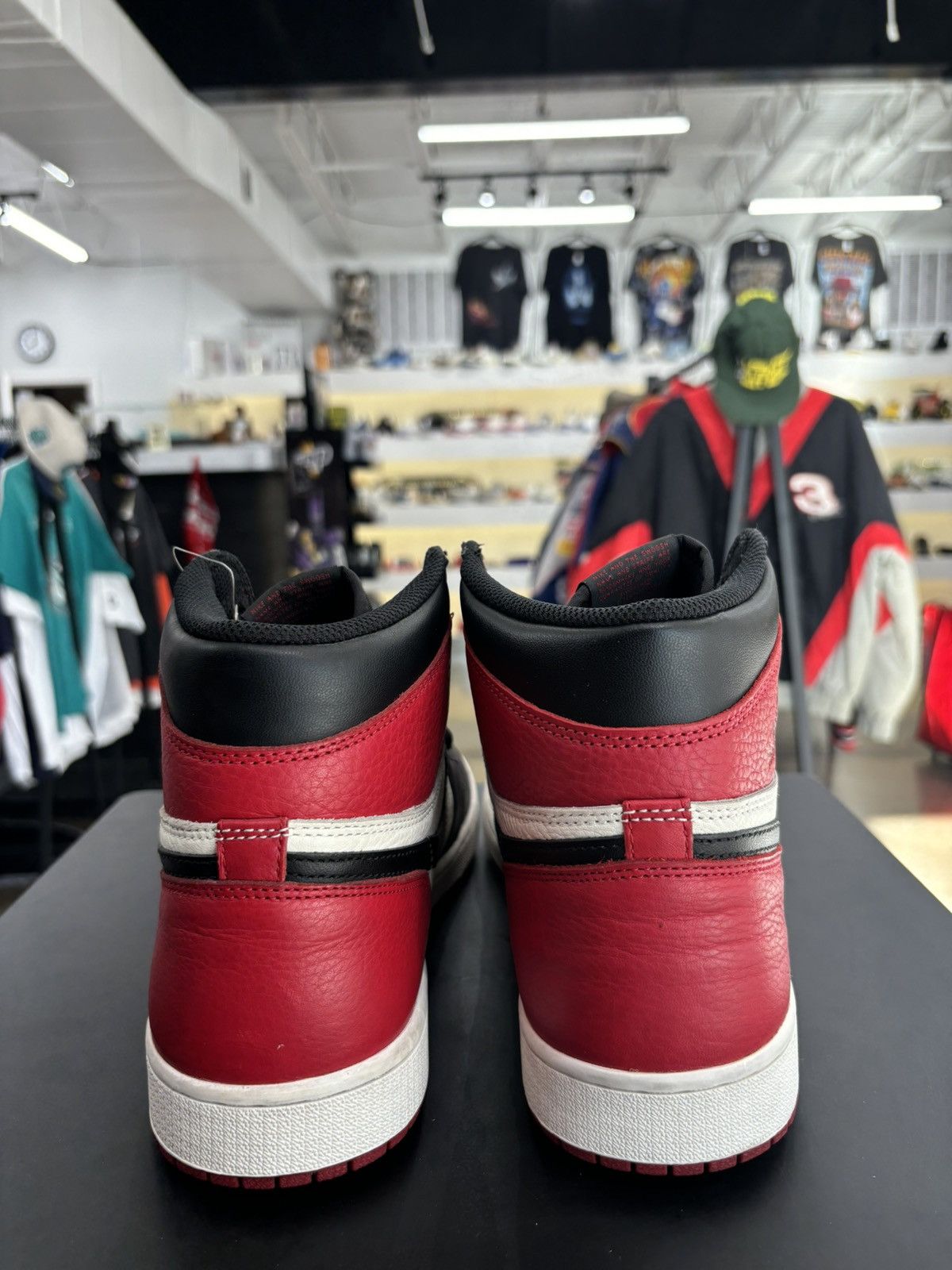 Jordan Brand × Nike Air Jordan 1 Retro Bred Toe Sz. 12 Size US 12 / EU 45 - 3 Thumbnail