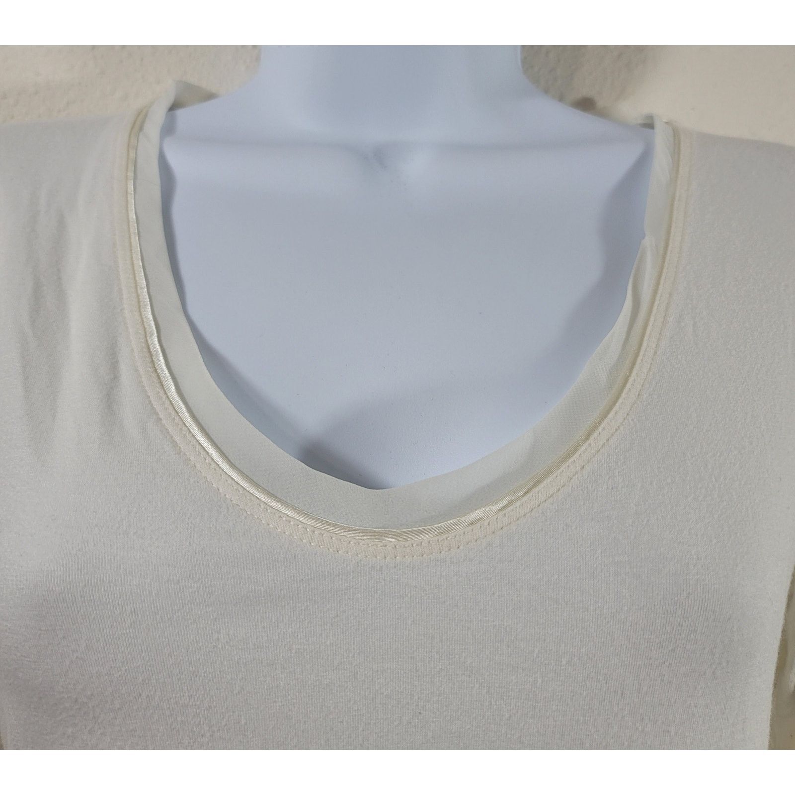 Banana Republic Banana Republic Cream Satin Sheer Trim Round Neckline XS Size XS / US 0-2 / IT 36-38 - 2 Thumbnail