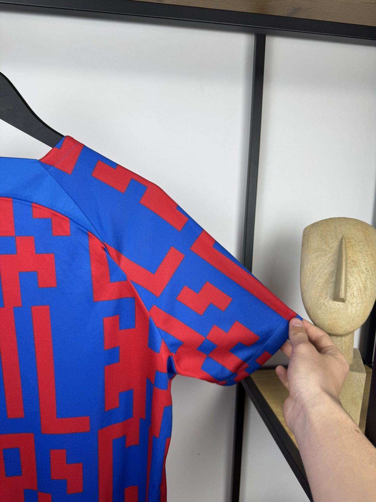 Nike FC Barcelona 2022/2023 Pre-Match Jersey Mens L Size US L / EU 52-54 / 3 - 11 Thumbnail