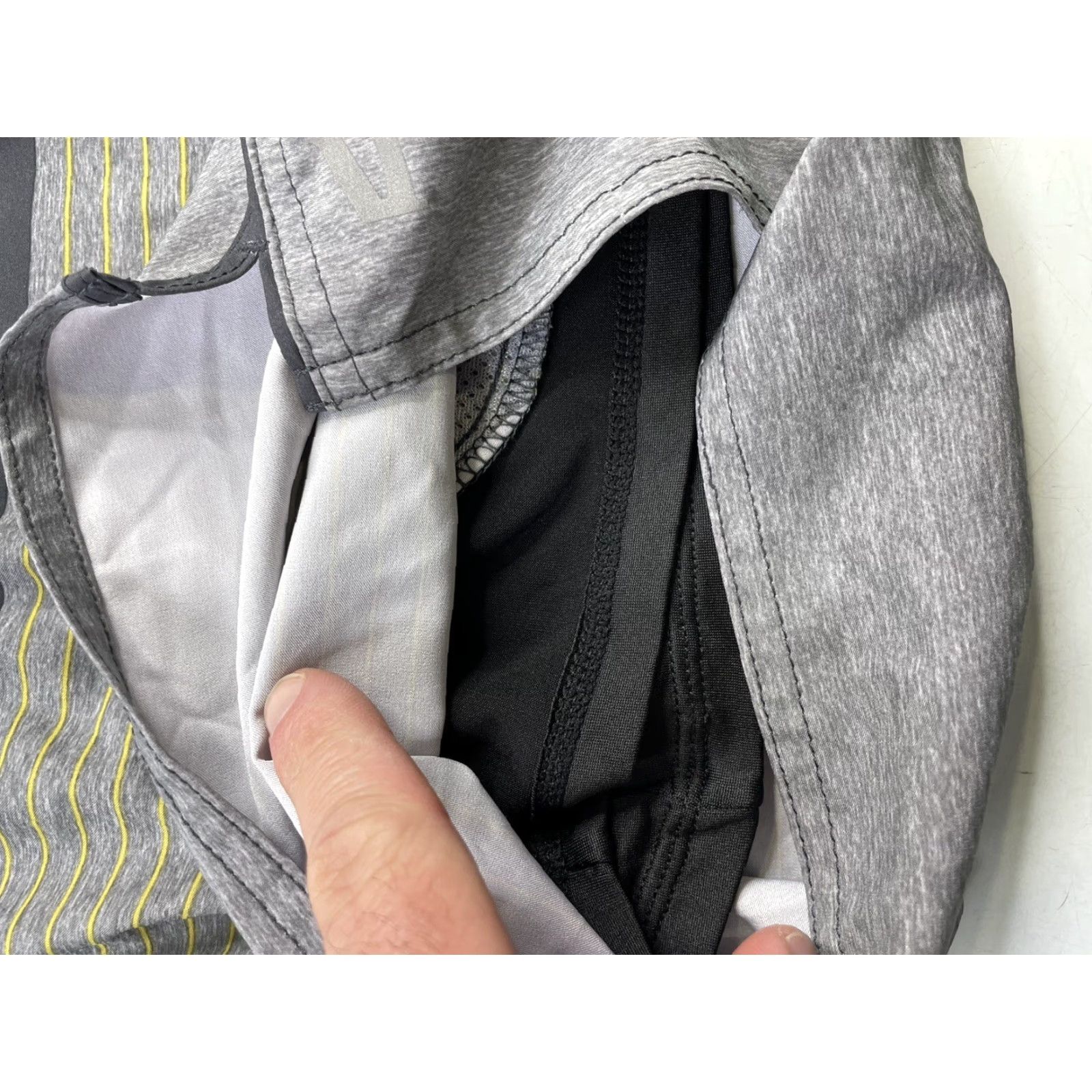 Vuori VUORI Trail Shorts Lined Men's L Striped Multicolor Athletic Activewear Performance V341 Size US 33 - 4 Thumbnail