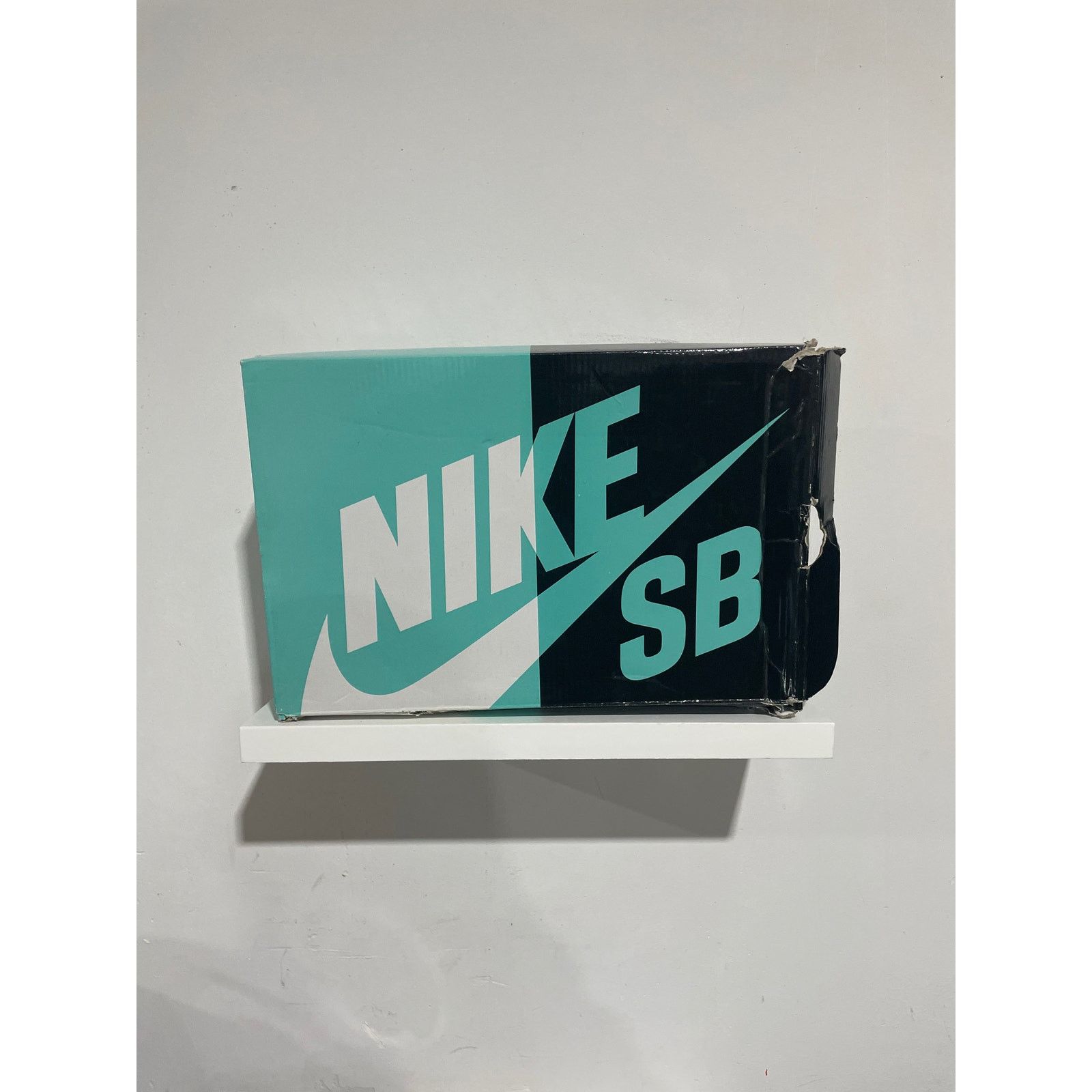 Nike NIKE DUNK MID SB WHITE WIDOW SIZE 10 Size US 10 / EU 43 - 2 Thumbnail