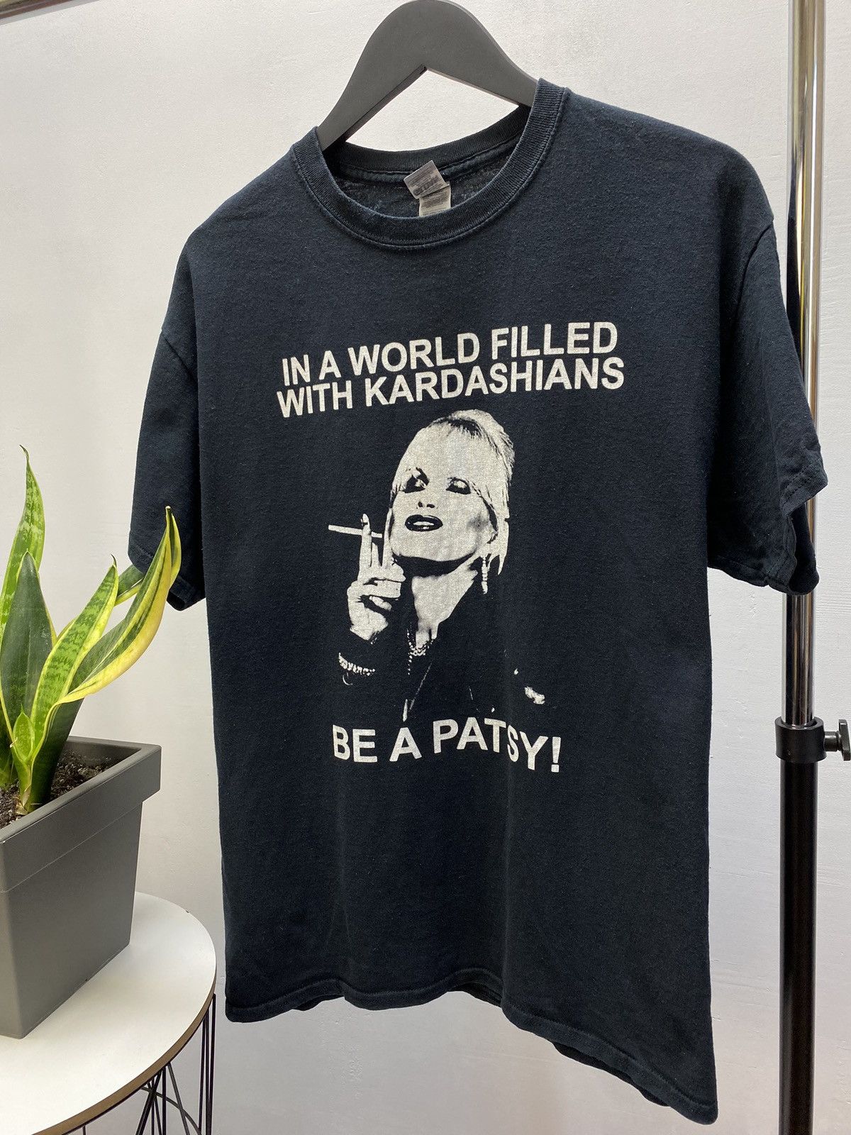 Other Joanna Lumley IN A WORLD FILLED WITH KARDASHIANS BE A PATSY! Size US L / EU 52-54 / 3 - 2 Thumbnail