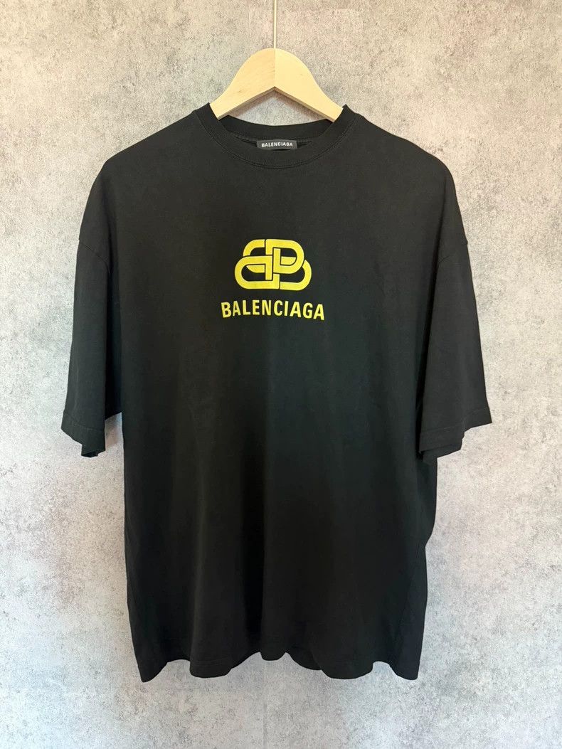 Balenciaga Balenciaga Lock Logo Short Sleeve Tee - dmc Size US L / EU 52-54 / 3 - 1 Thumbnail