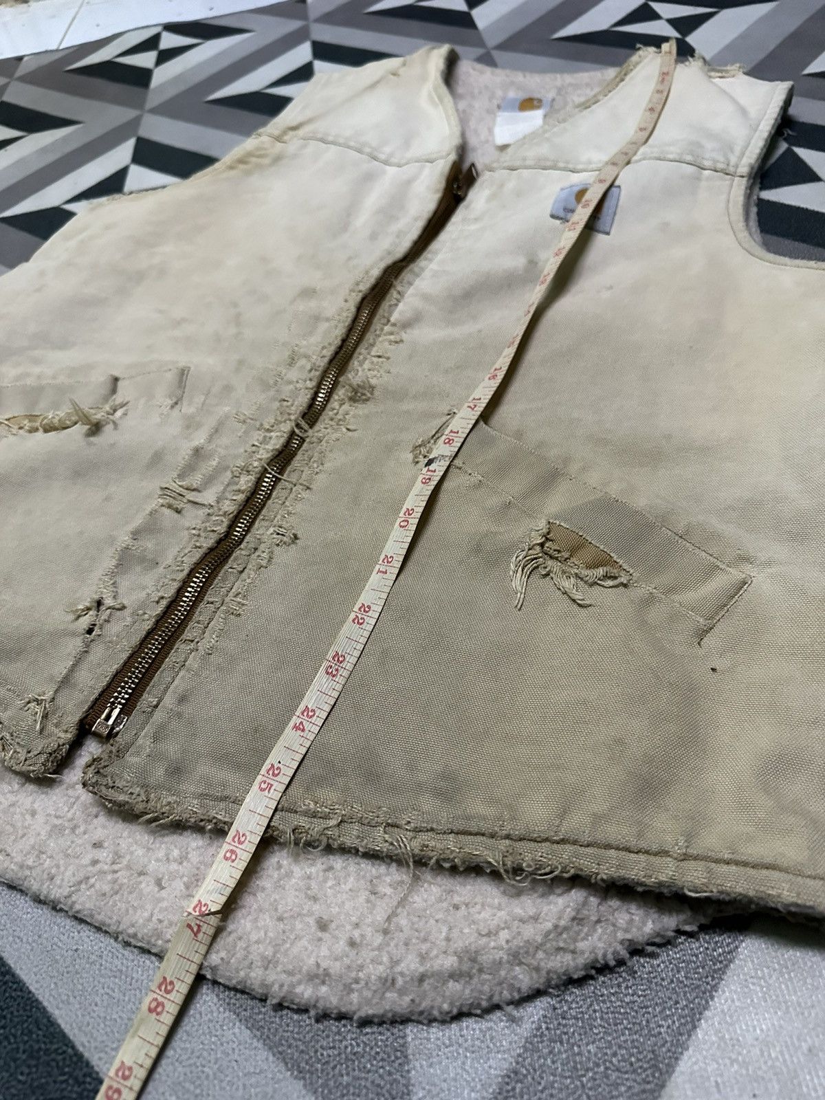 Carhartt 🔥Rare🔥 Crazy Vintage Carhartt thrased vest Size US L / EU 52-54 / 3 - 11 Thumbnail