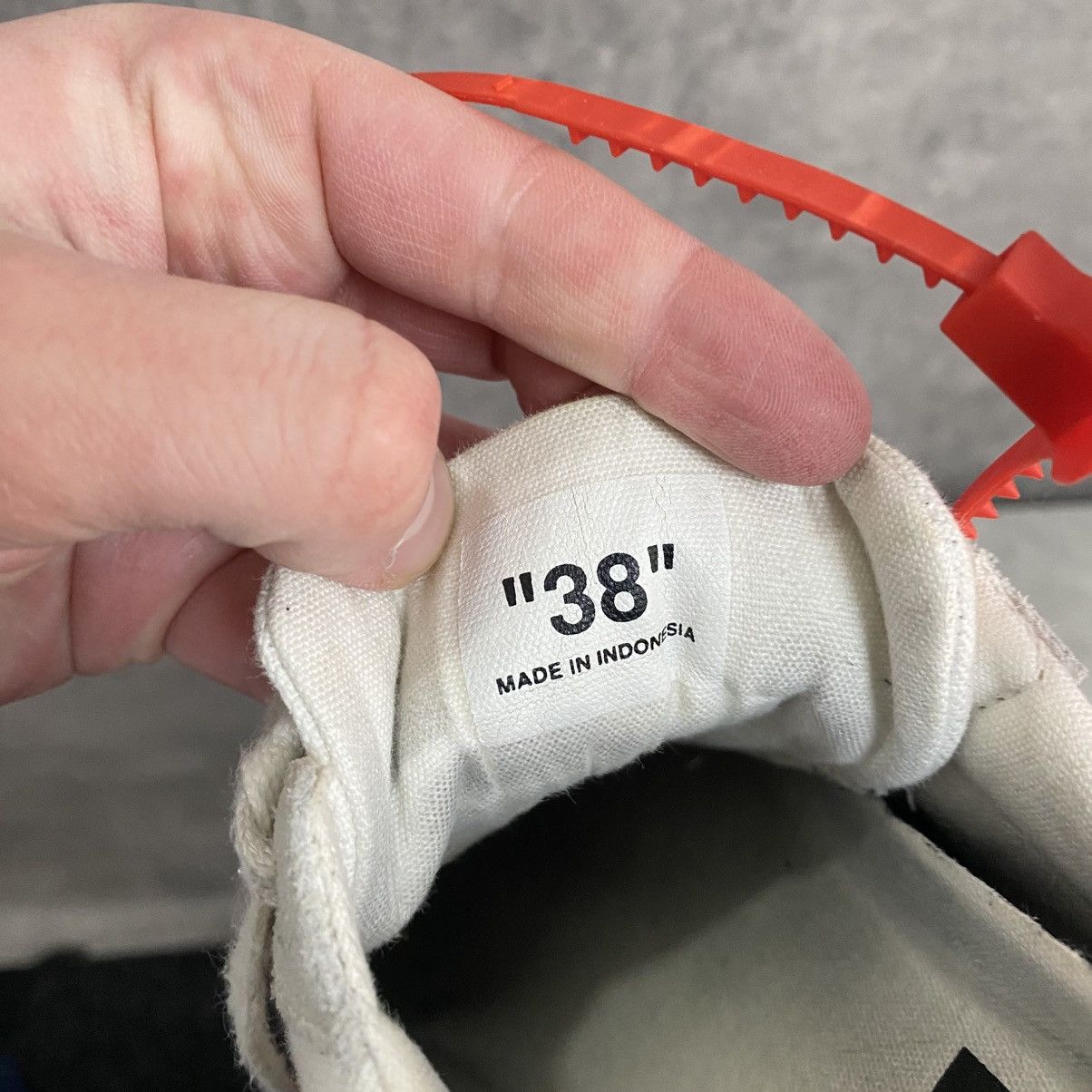 Off-White Off-White Vulcanized Low Sneakers Size US 8 / IT 38 - 17 Thumbnail