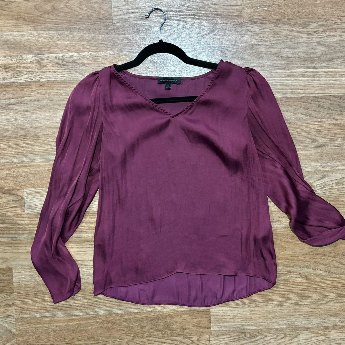 Banana Republic Banana Republic Purple Satin V-Neck Blouse Long Sleeve S Size S / US 4 / IT 40 - 1 Thumbnail