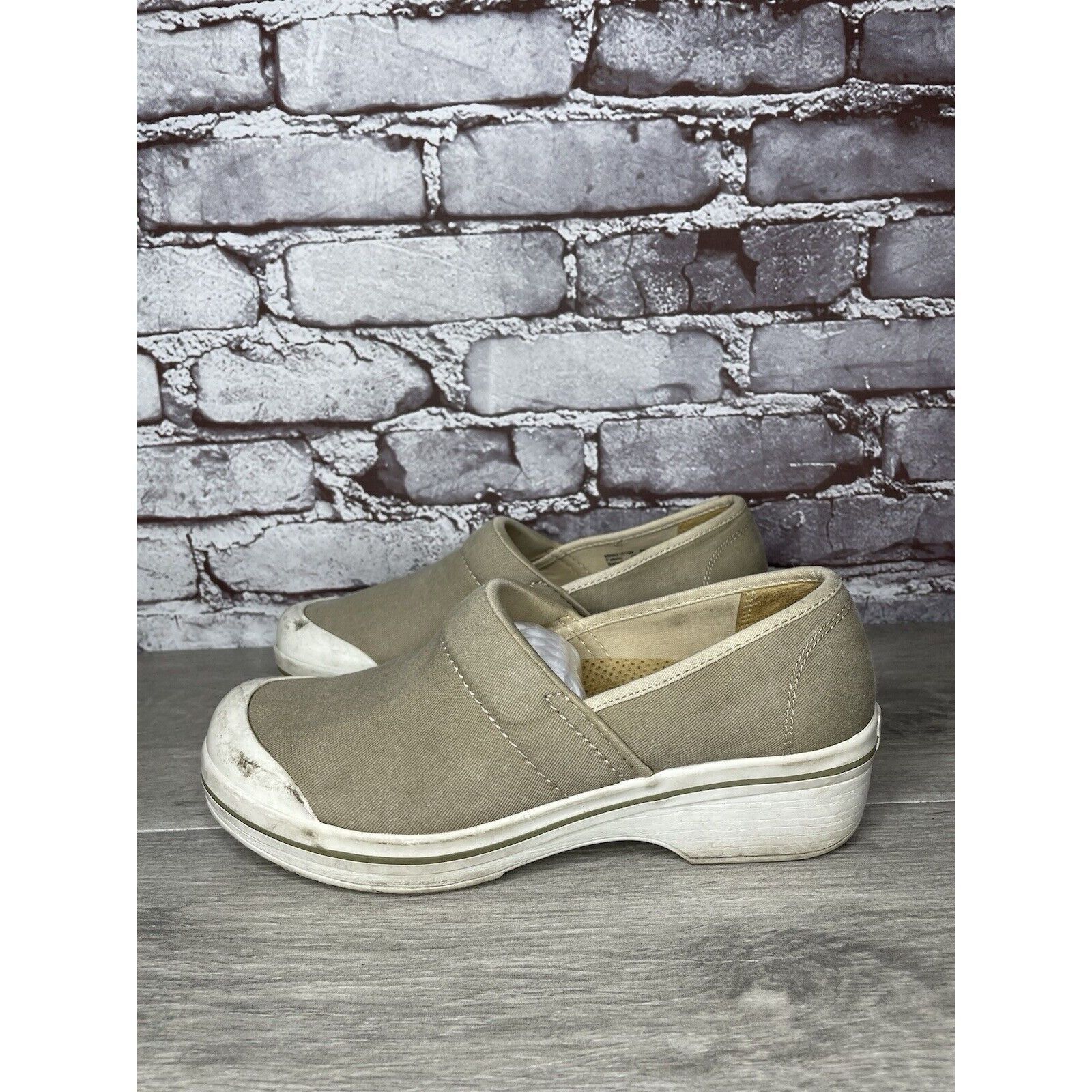 Other Dansko Volley Vegan Tan Beige Khaki Canvas Non Slip Clogs Wo Size US 8.5 / IT 38.5 - 8 Thumbnail