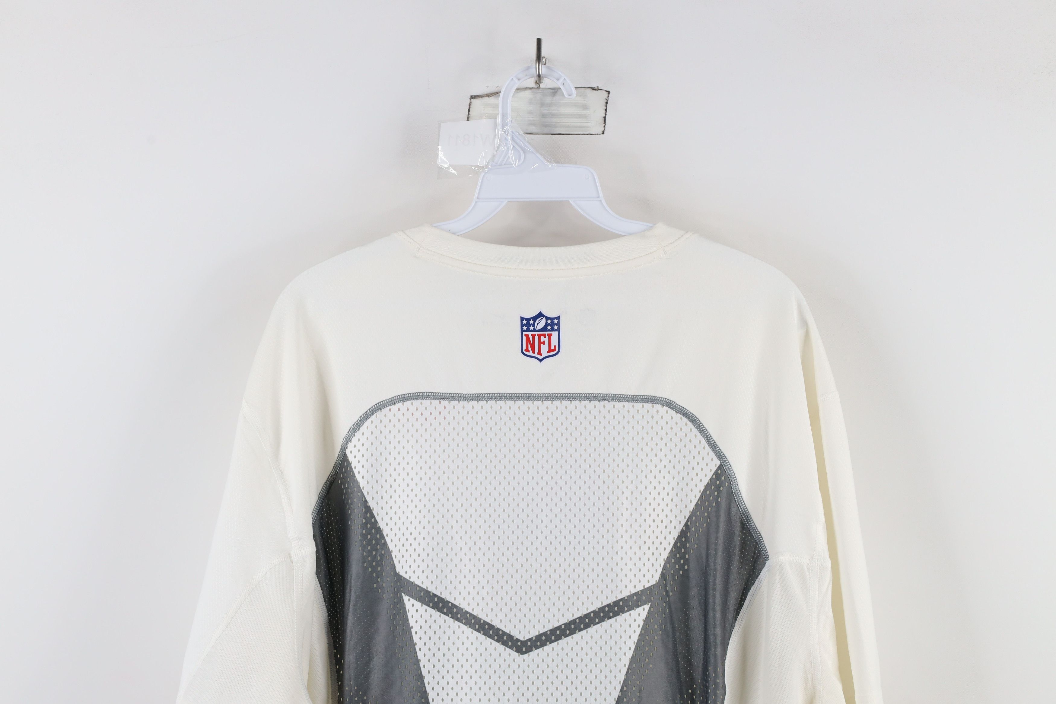 Nike × Vintage Nike On Field Hypercool Cleveland Browns Football T-Shirt Size US XXL / EU 58 / 5 - 14 Thumbnail