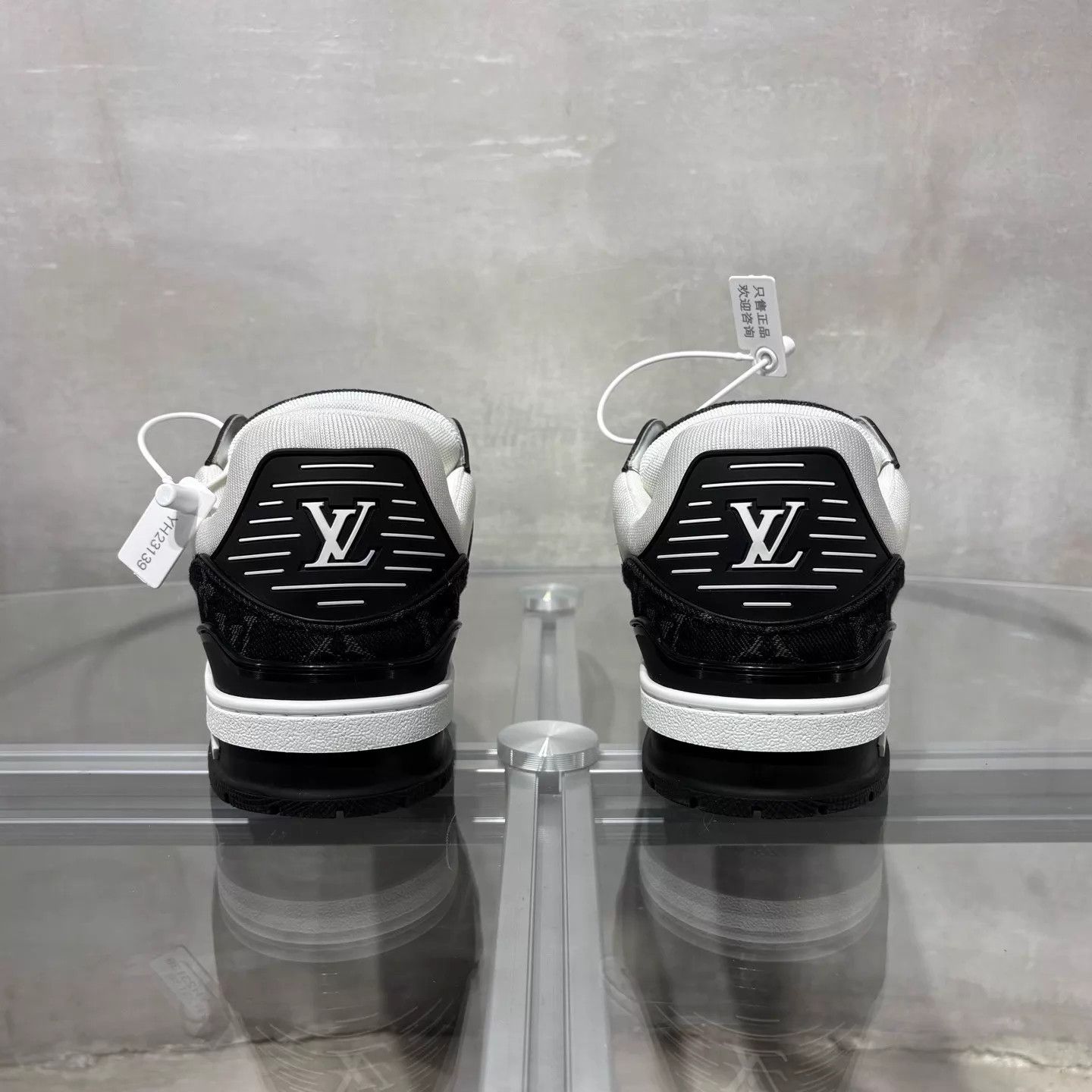 Louis Vuitton LV Trainer black and white UK7 41 Size US 8 / EU 41 - 6 Thumbnail