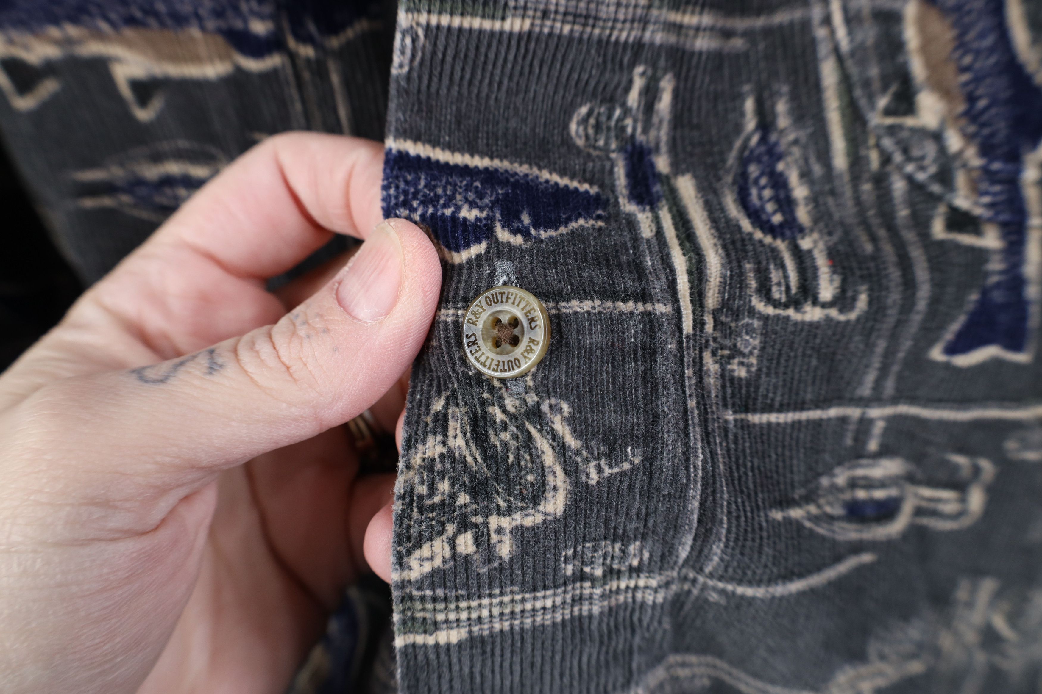 Vintage Vintage 90s Y2K Streetwear Print Corduroy Button Down Shirt Size US L / EU 52-54 / 3 - 5 Thumbnail