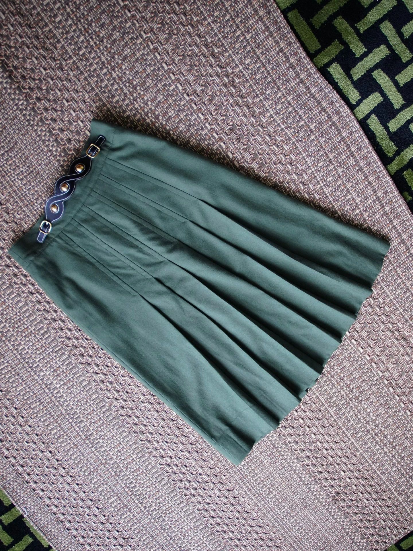 Hermes Hermes Vintage Dark Green Wool Pleated Skirt FR40/L Size 28" / US 6 / IT 42 - 1 Thumbnail