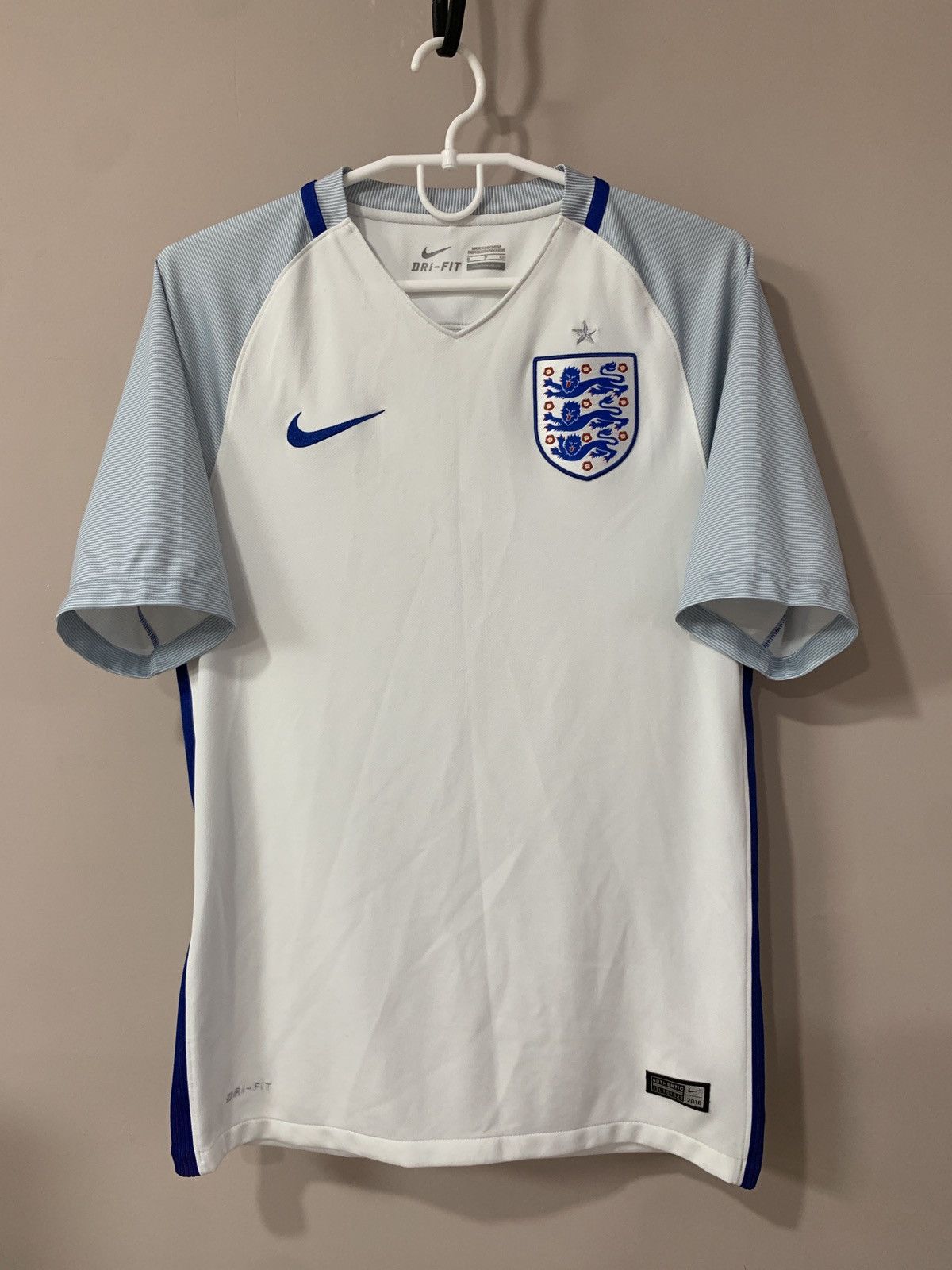 Nike England 2016 Home Football Shirt Nike Soocer Jersey Size S Size US S / EU 44-46 / 1 - 1 Thumbnail