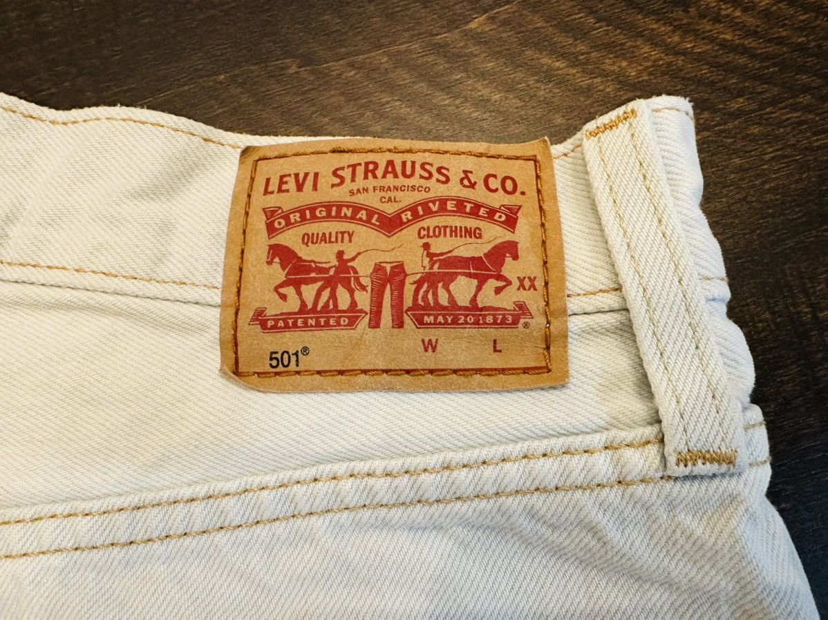 Levi's Levi’s 501 Distressed Women’s Light Wash Button Fly-Size 26 Size 26" / US 2 / IT 38 - 12 Thumbnail