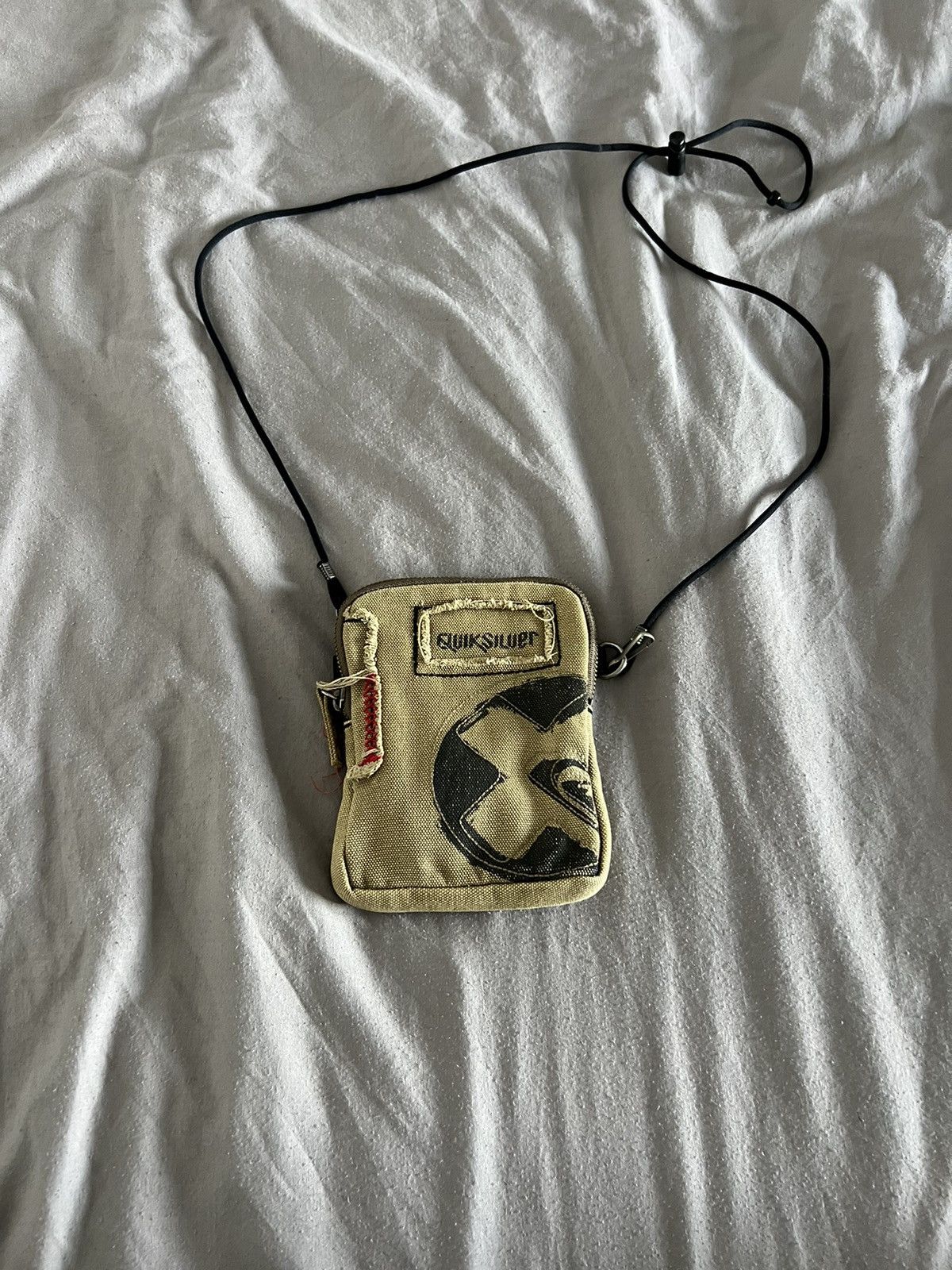 Quiksilver Camo Messenger Mini Bag Y2K in Gold, Men's