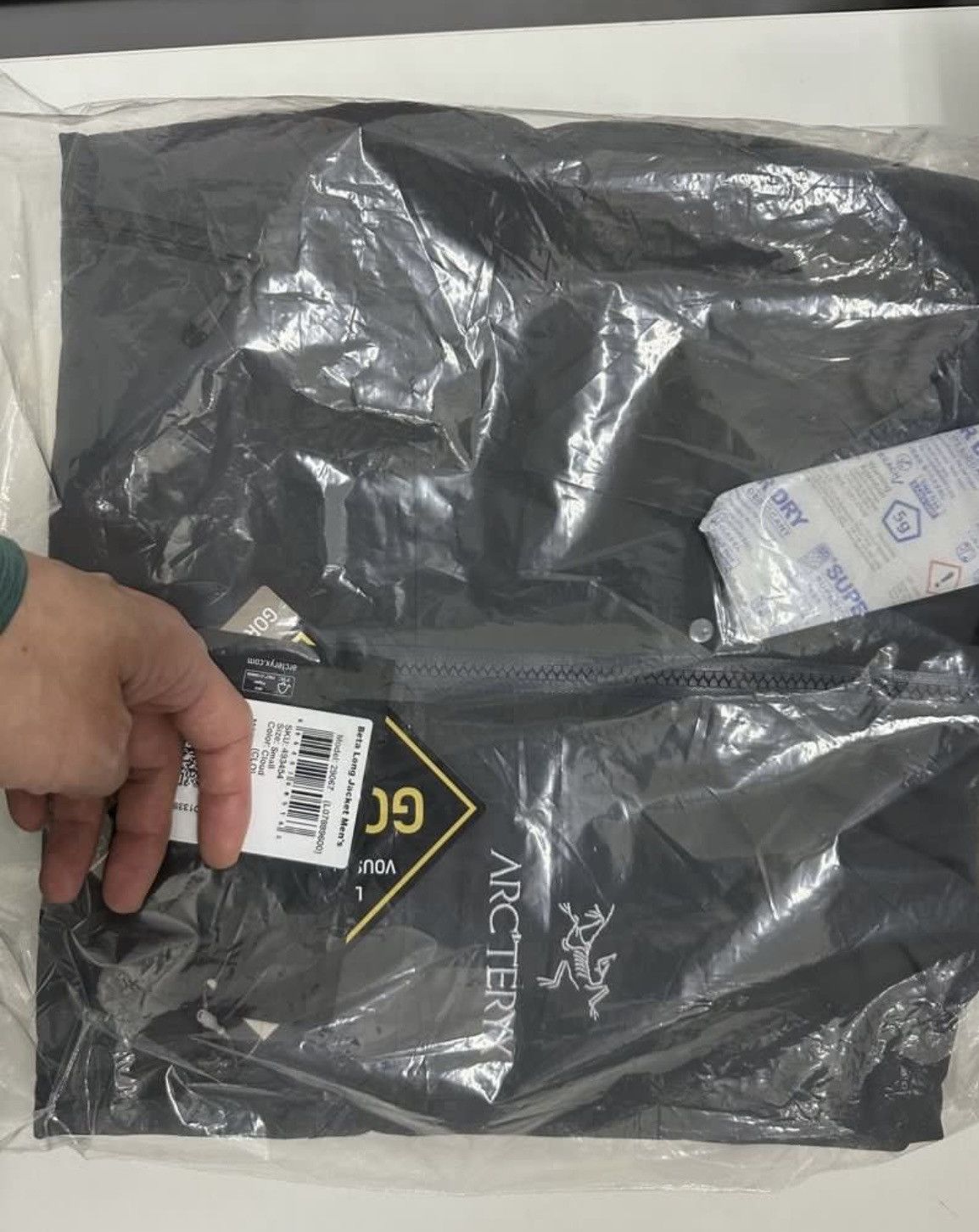Arc'teryx LArc'teryx Beta Long Jacket Men's Size US S / EU 44-46 / 1 - 3 Thumbnail